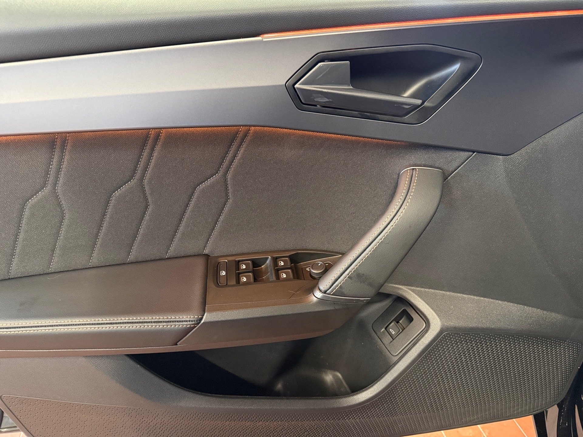 Leon Sportstourer 2.0 TDI DSG Edge Matrix Navi ACC