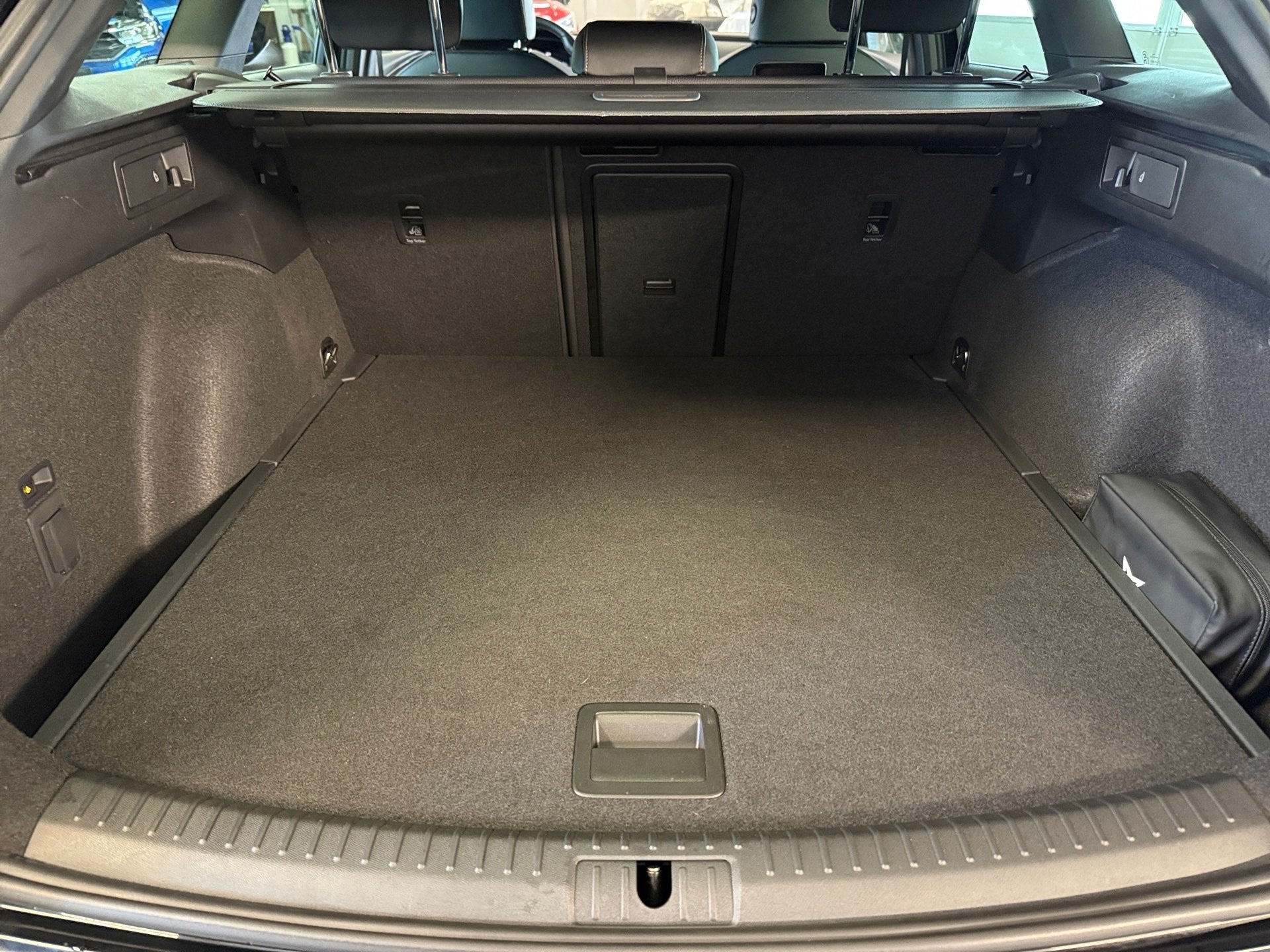 Leon Sportstourer 2.0 TDI DSG Edge Matrix Navi ACC