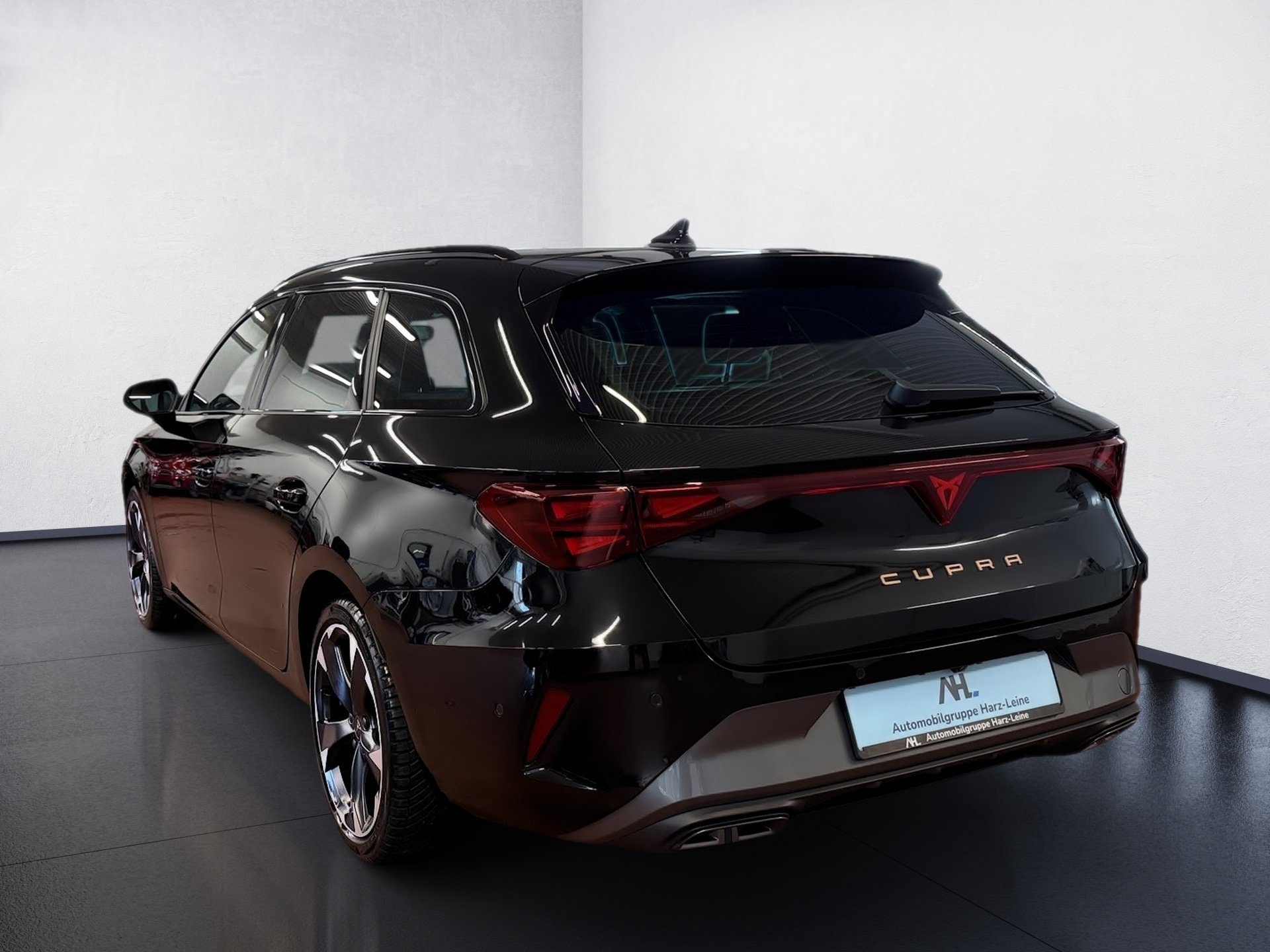 Leon Sportstourer 2.0 TDI DSG Edge Matrix Navi ACC