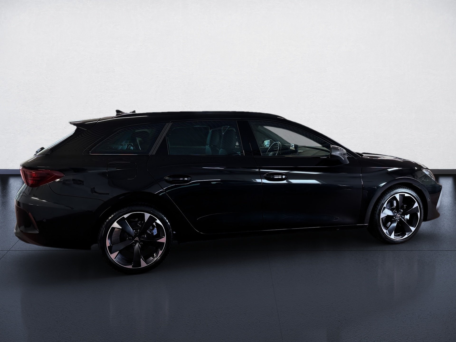 Leon Sportstourer 2.0 TDI DSG Edge Matrix Navi ACC
