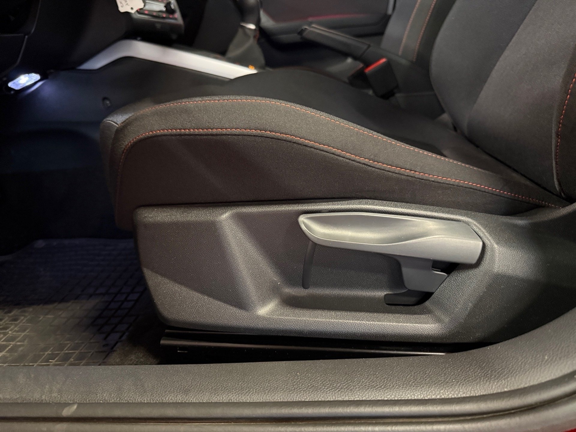 Arona 1.0 TSI FR Beats LED ACC AHK RFK ACC AHK