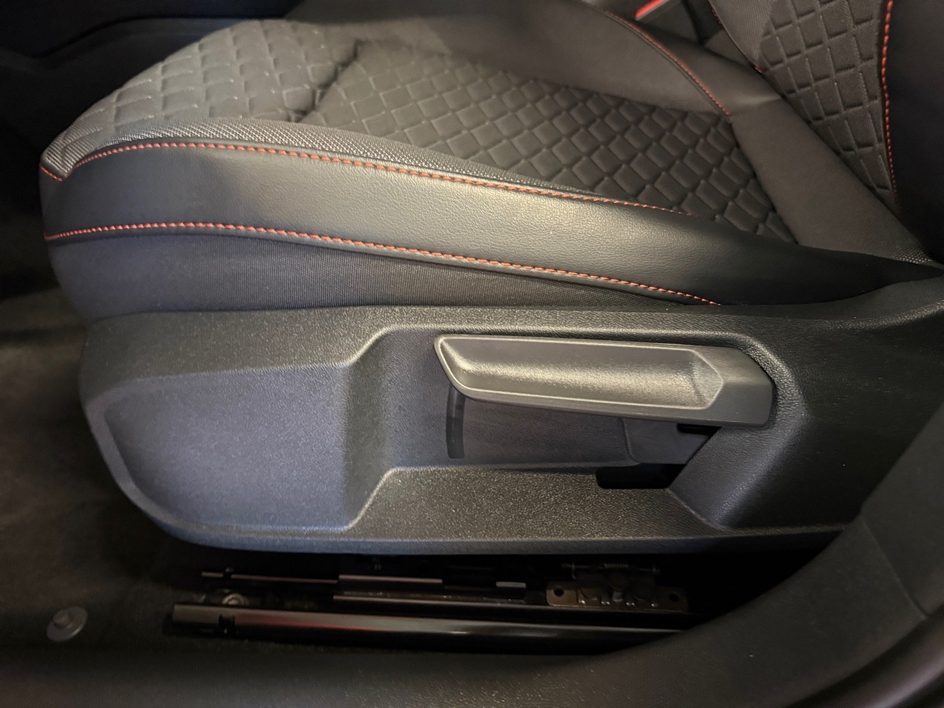 Leon 2.0 TDI FR DSG LED Navi ACC RFK Keyless ACC
