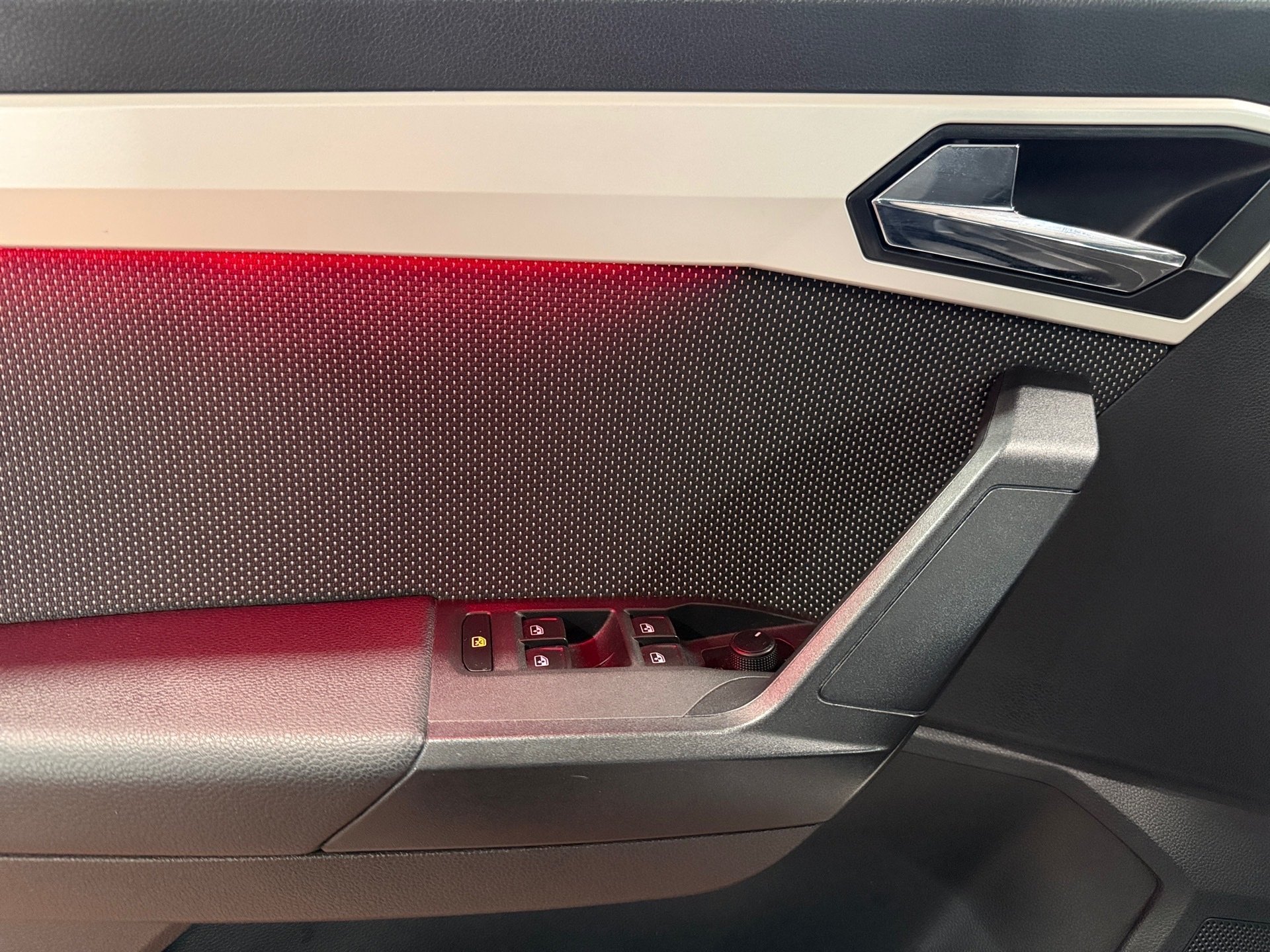 Arona 1.0 TSI Xcellence LED ACC FullLink Beats RFK