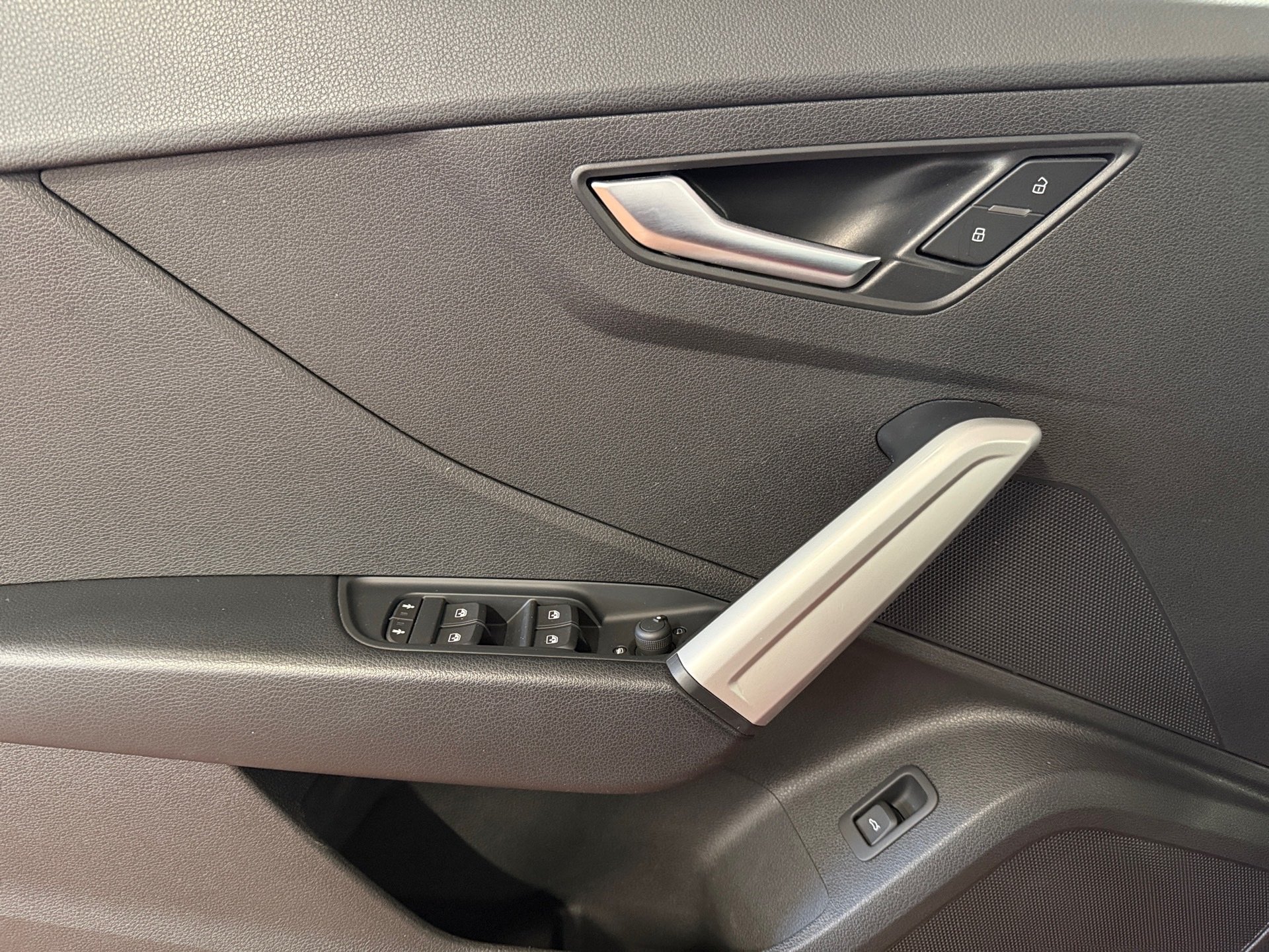 Q2 30 TDI S-tronic LED Navi AHK RFK PDC SHZ AHK