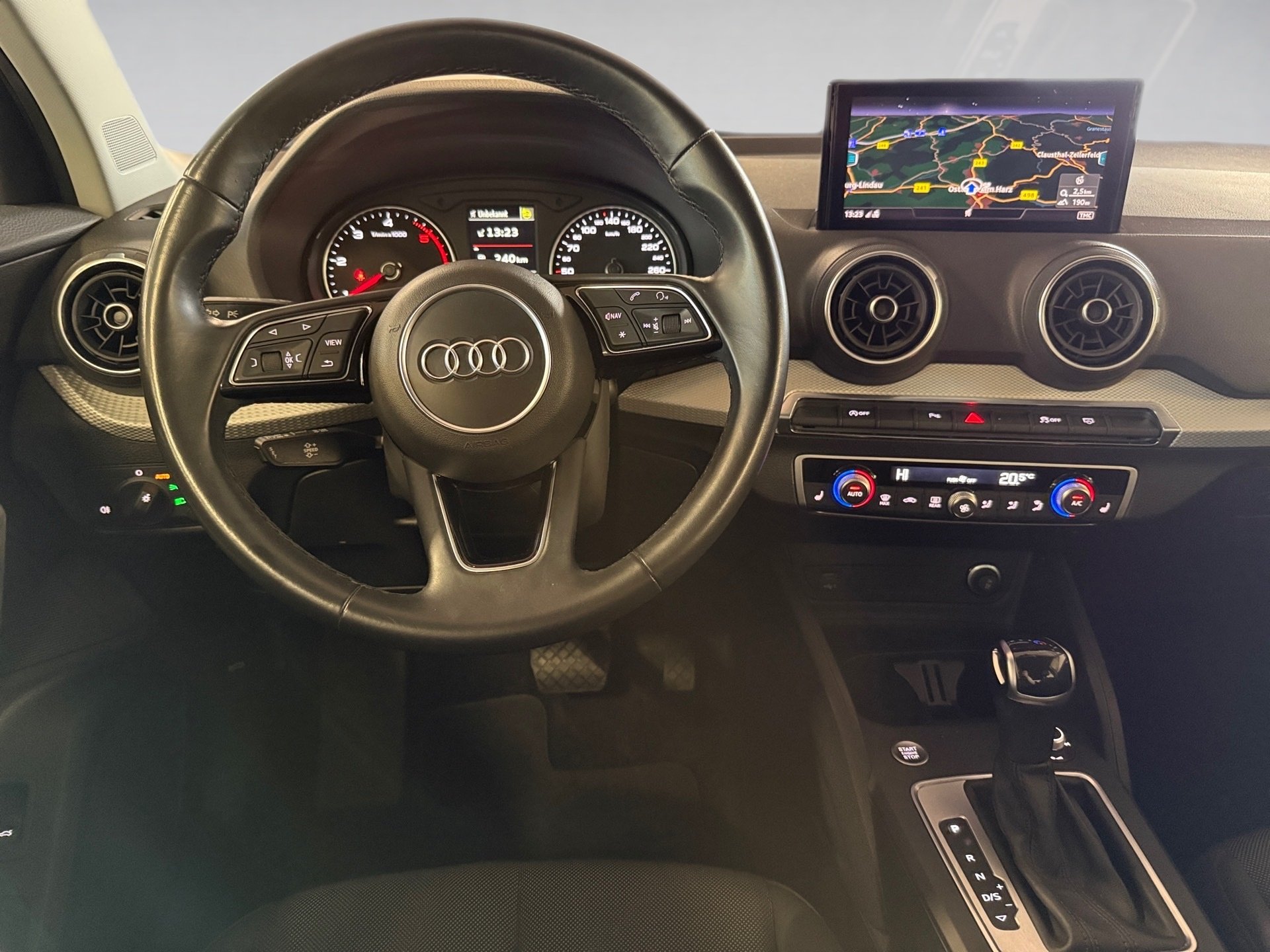 Q2 30 TDI S-tronic LED Navi AHK RFK PDC SHZ AHK