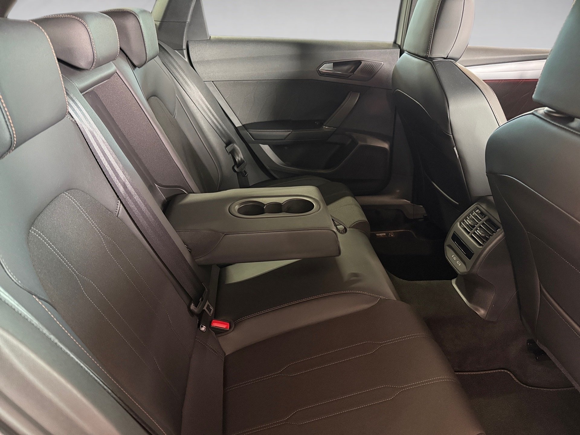 Leon Sportstourer 1.5 eTSI DSG Edge Matrix Navi ACC AHK