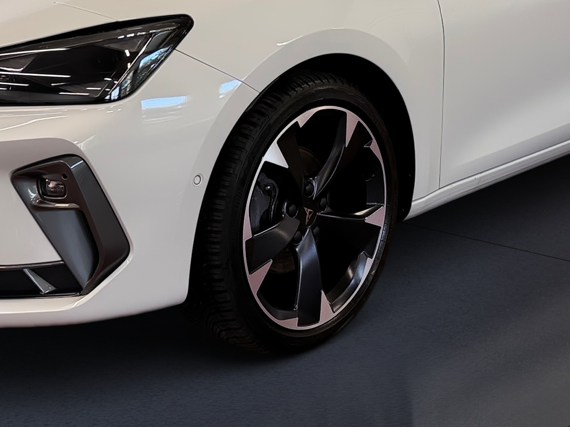 Leon Sportstourer 1.5 eTSI DSG Edge Matrix Navi ACC AHK