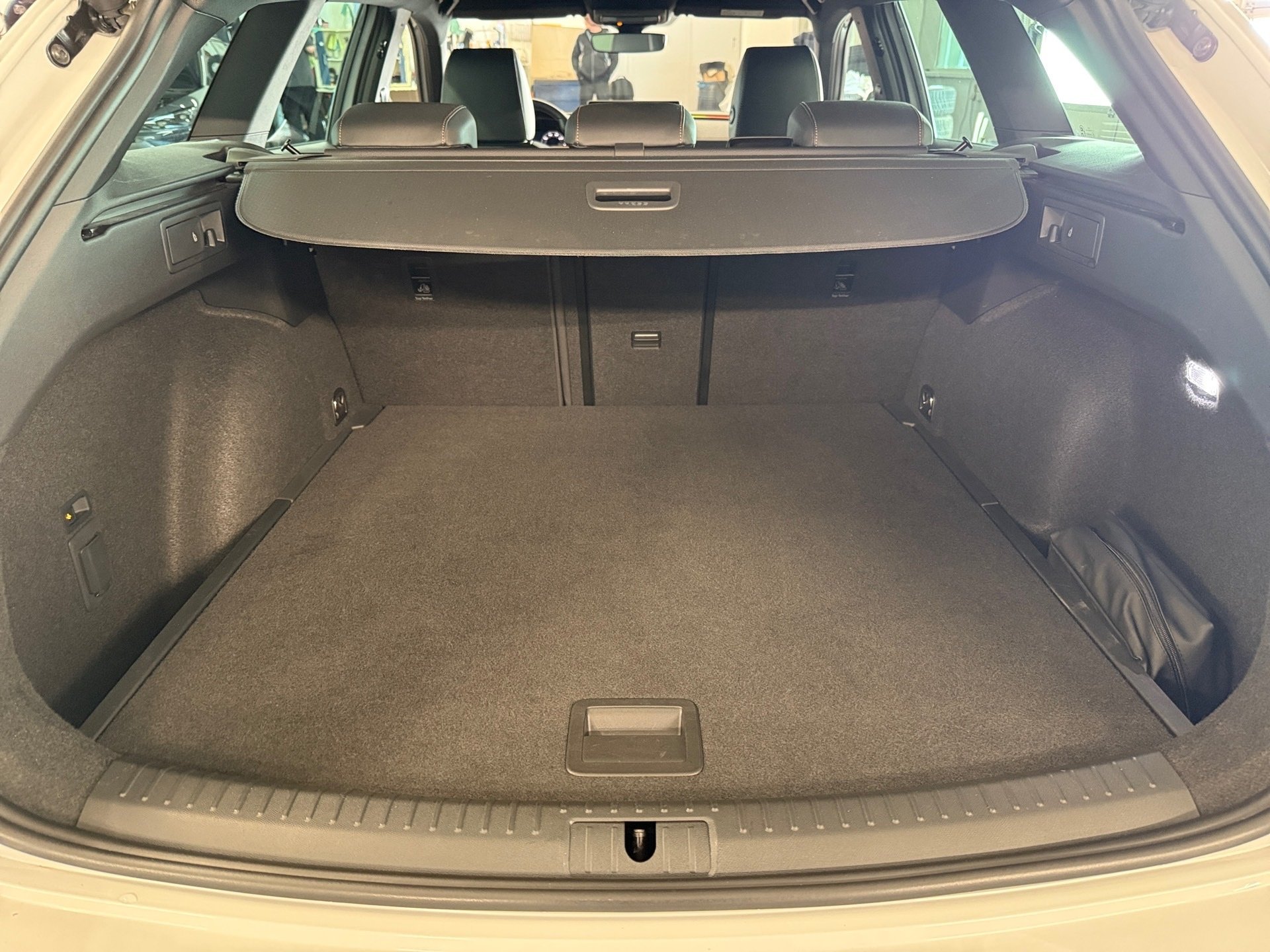 Leon Sportstourer 1.5 eTSI DSG Edge Matrix Navi ACC AHK