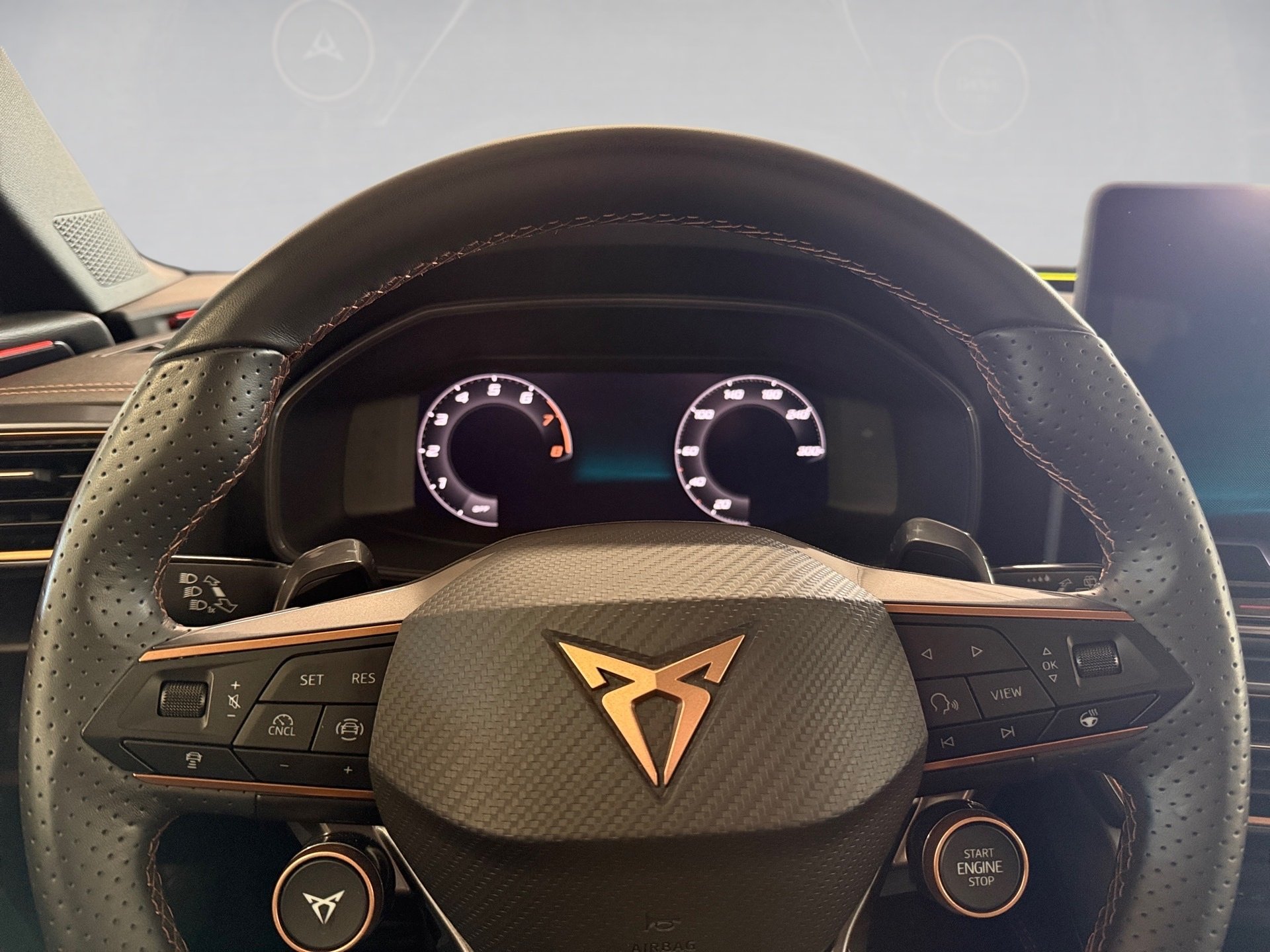 Leon Sportstourer 1.5 eTSI DSG Edge Matrix Navi ACC AHK