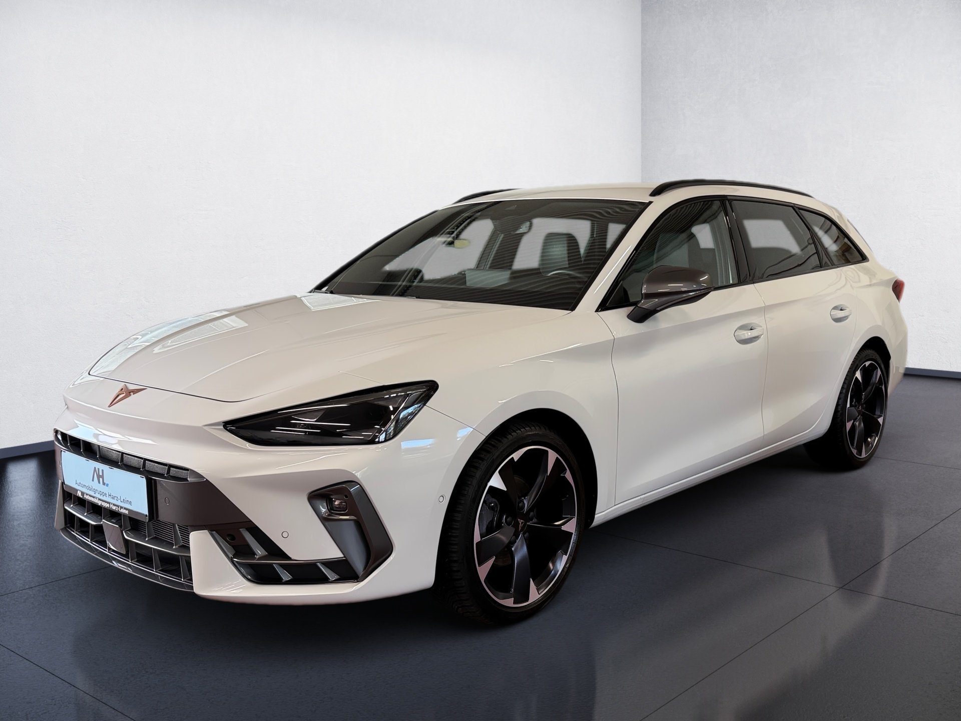 Leon Sportstourer 1.5 eTSI DSG Edge Matrix Navi ACC AHK