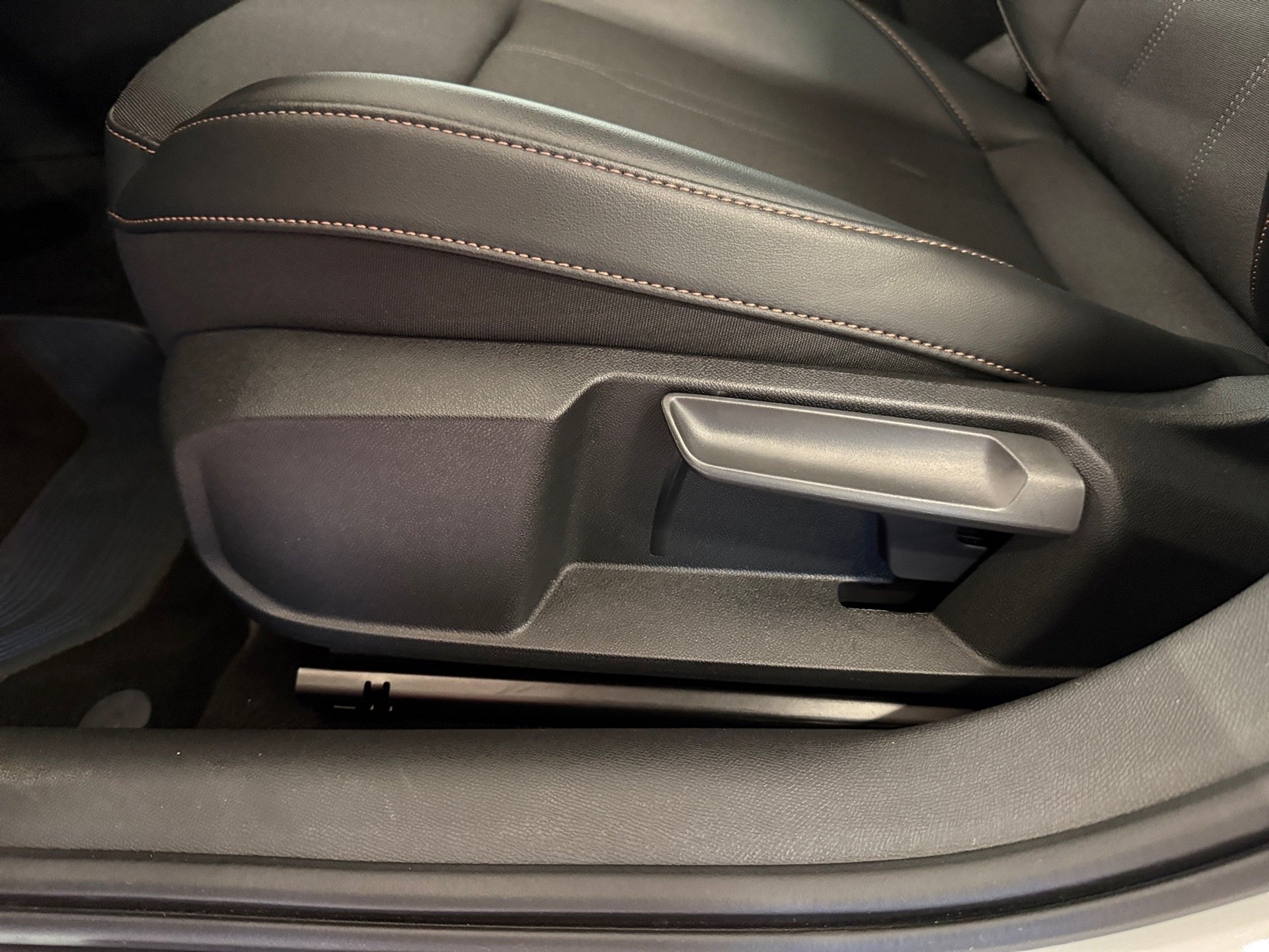 Leon Sportstourer 1.5 eTSI DSG Edge Matrix Navi ACC AHK