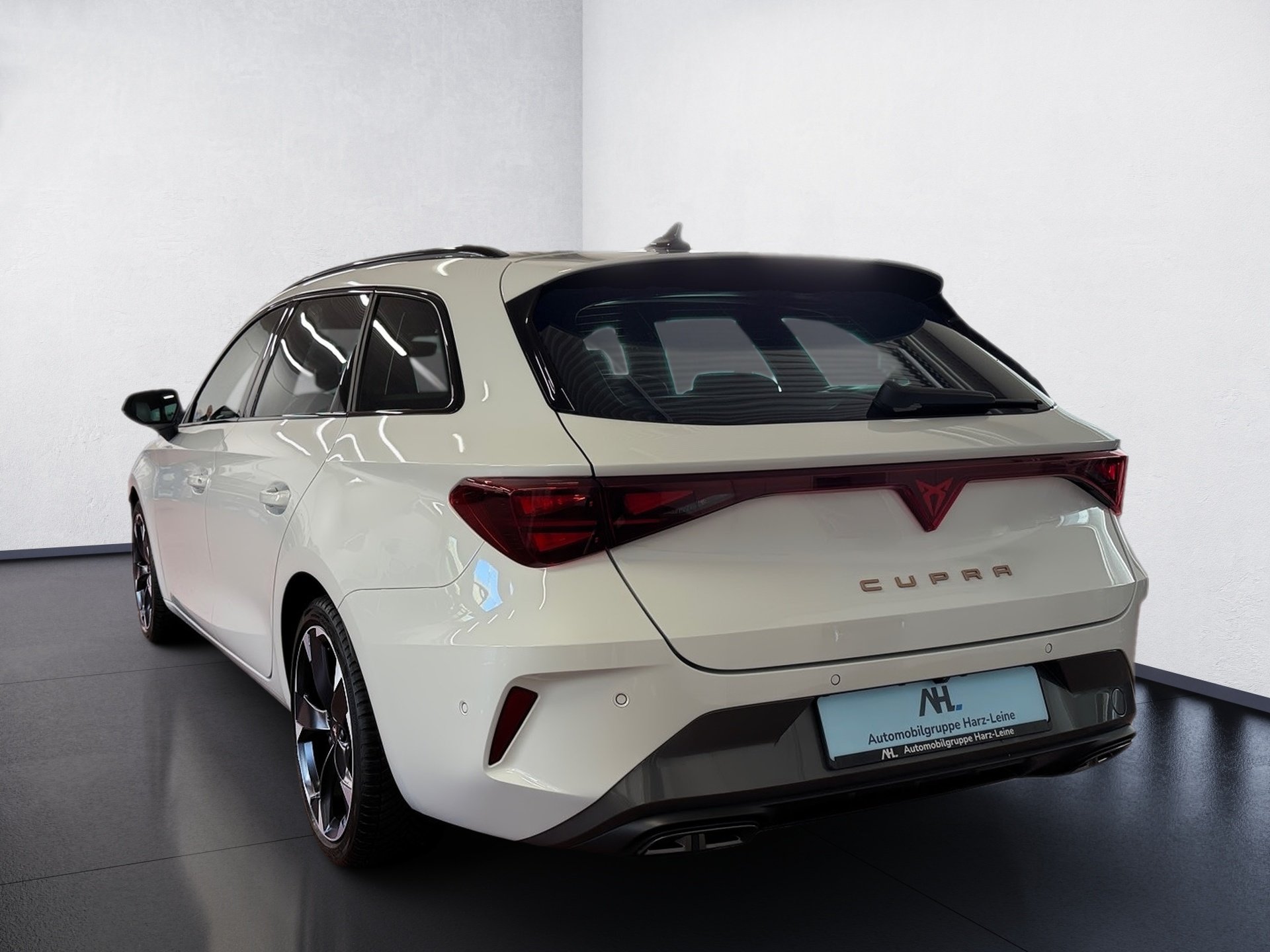 Leon Sportstourer 1.5 eTSI DSG Edge Matrix Navi ACC AHK