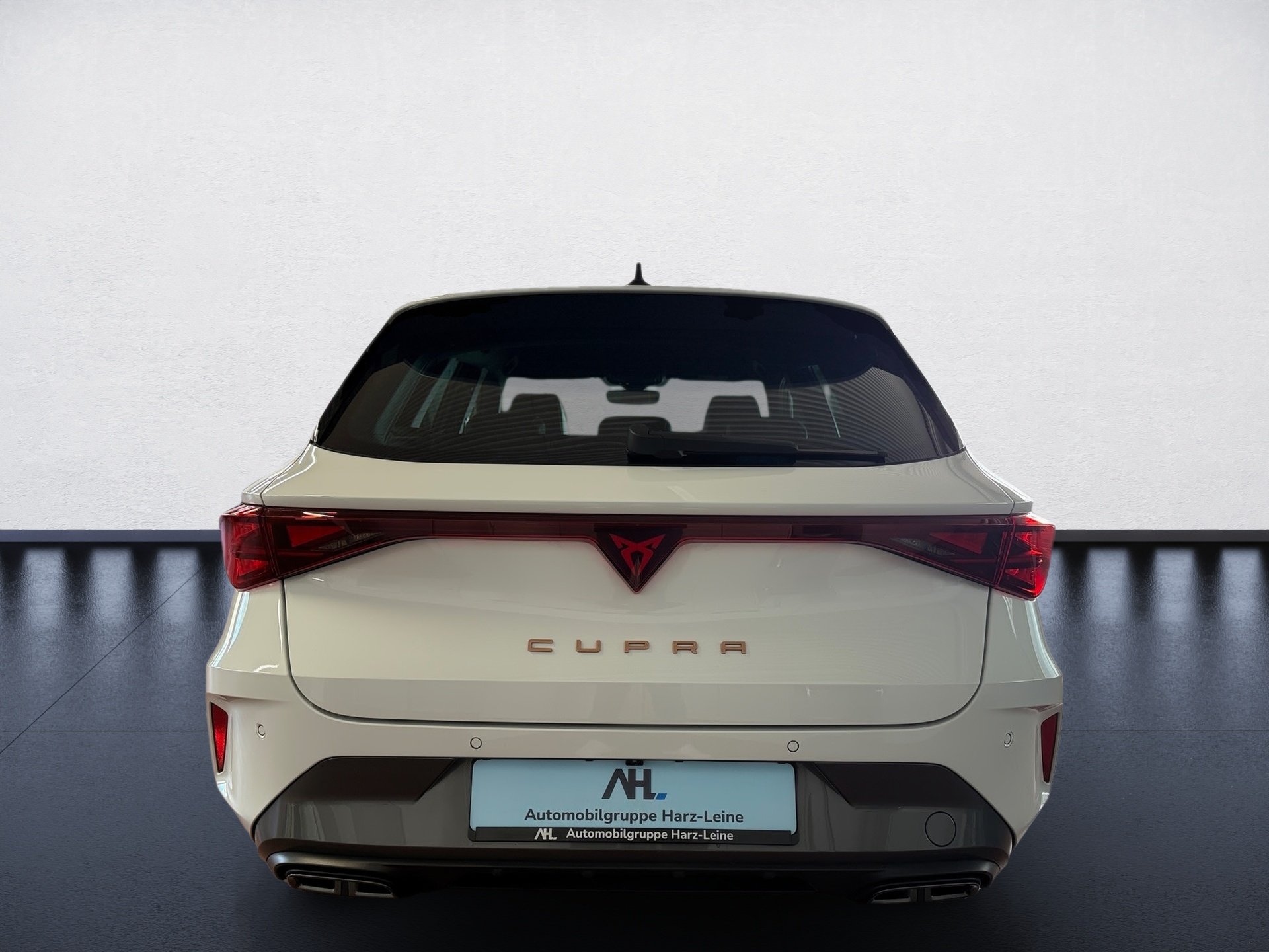 Leon Sportstourer 1.5 eTSI DSG Edge Matrix Navi ACC AHK