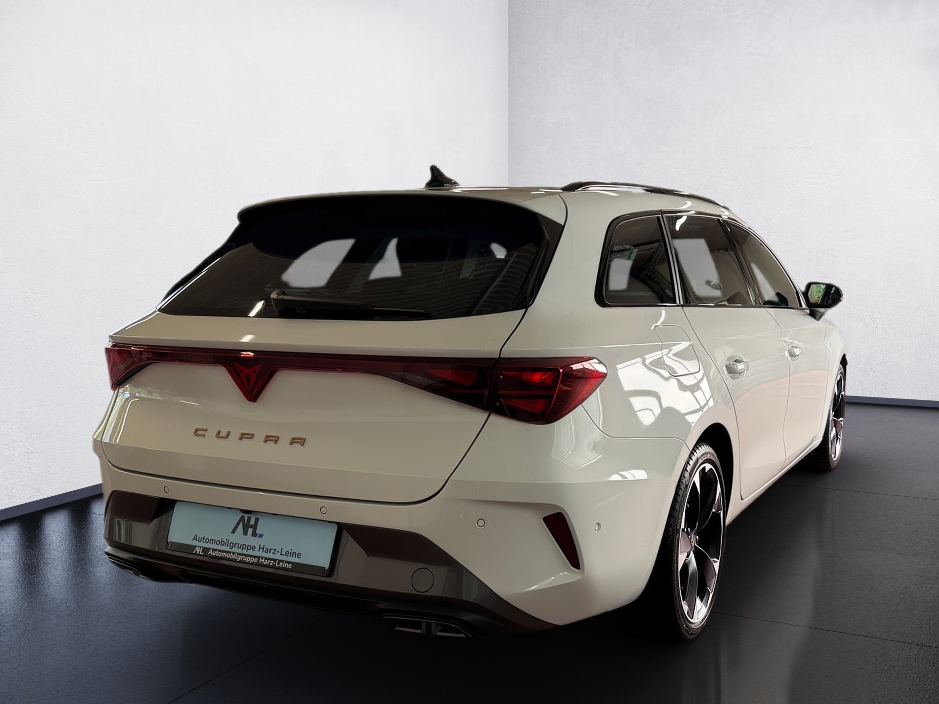 Leon Sportstourer 1.5 eTSI DSG Edge Matrix Navi ACC AHK