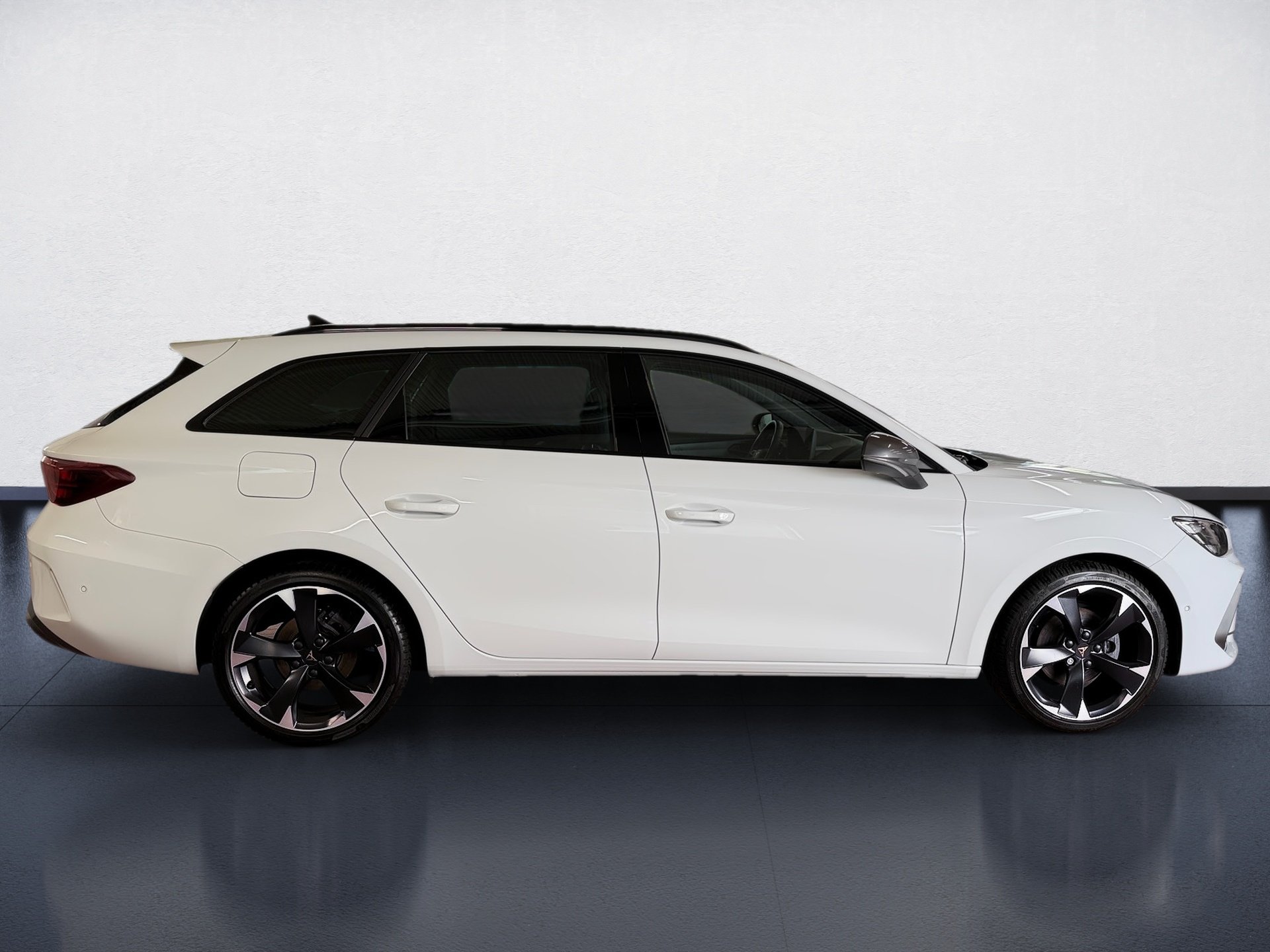 Leon Sportstourer 1.5 eTSI DSG Edge Matrix Navi ACC AHK