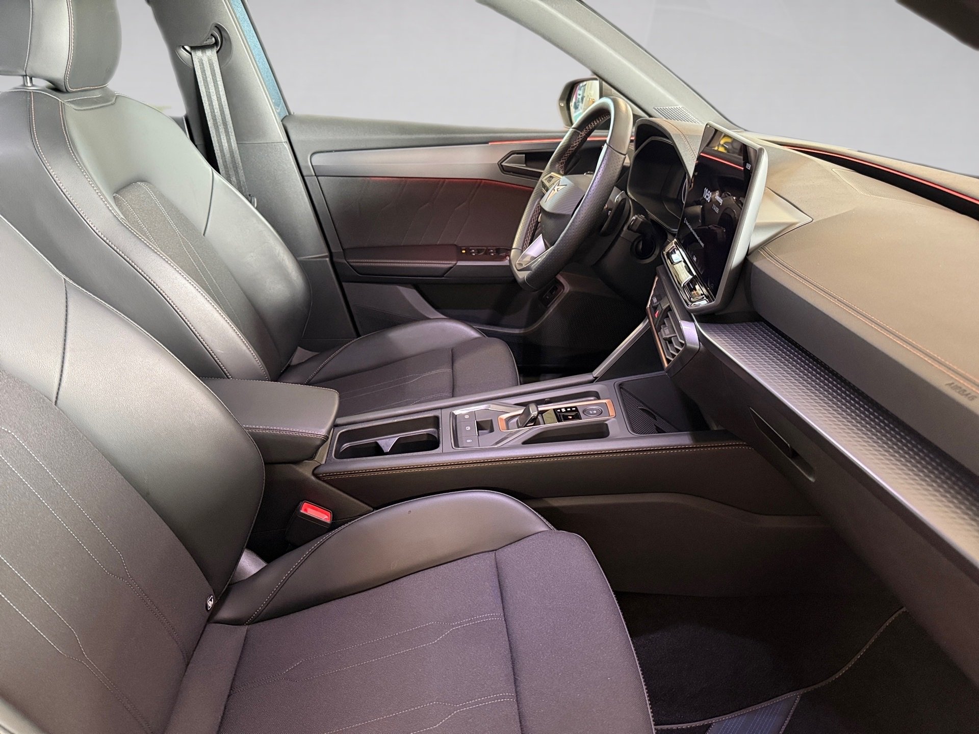 Leon Sportstourer 2.0 TDI DSG Edge Matrix Navi ACC AHK