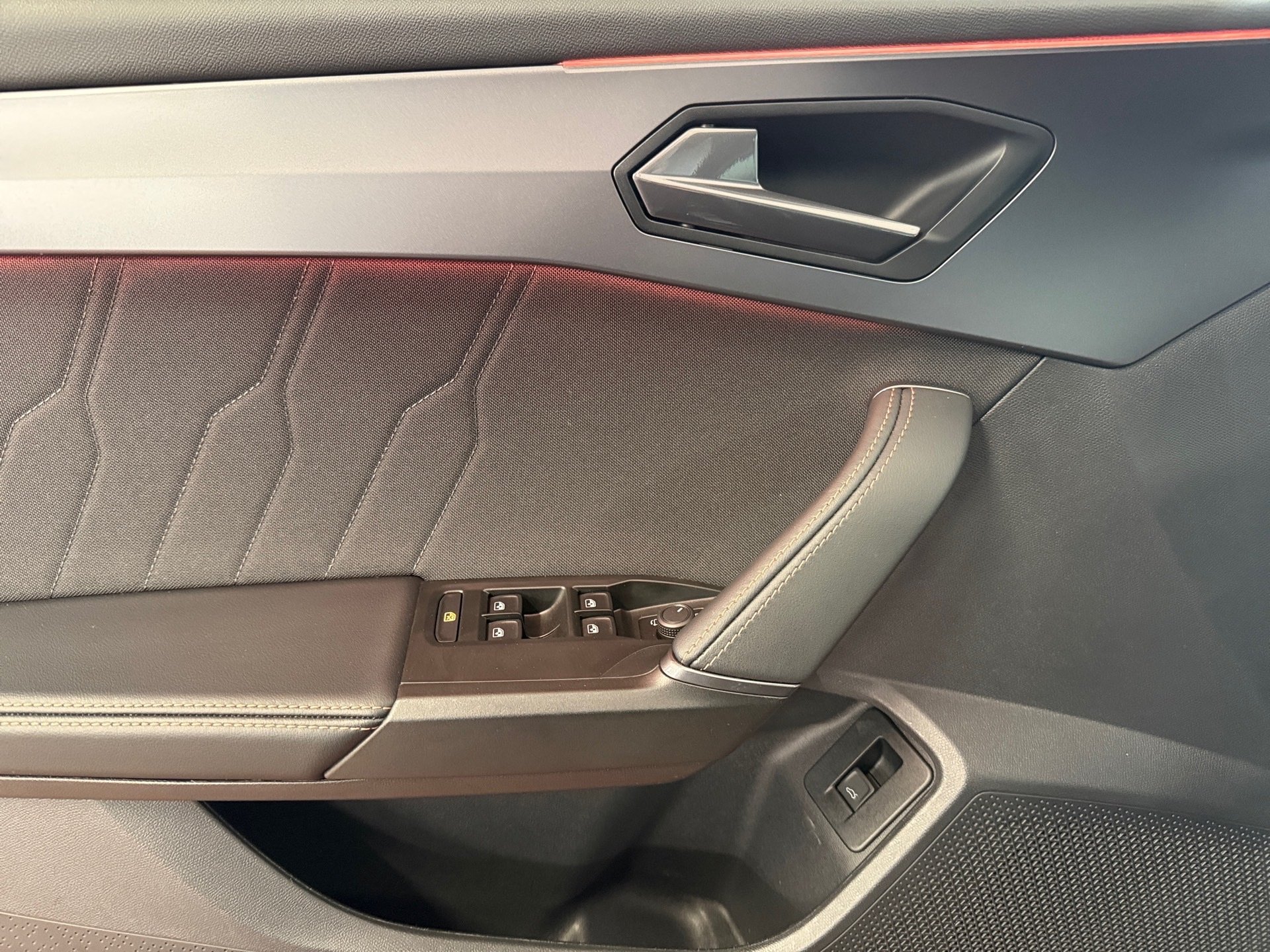 Leon Sportstourer 2.0 TDI DSG Edge Matrix Navi ACC AHK