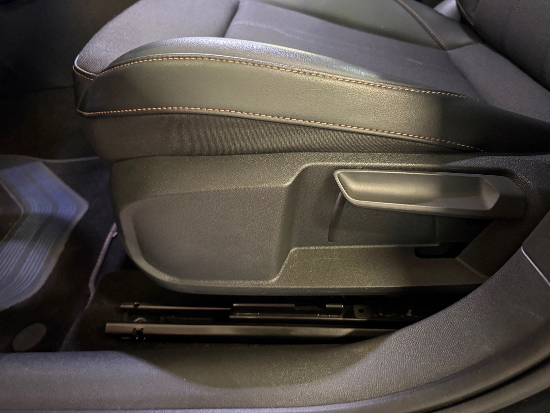 Leon Sportstourer 2.0 TDI DSG Edge Matrix Navi ACC AHK