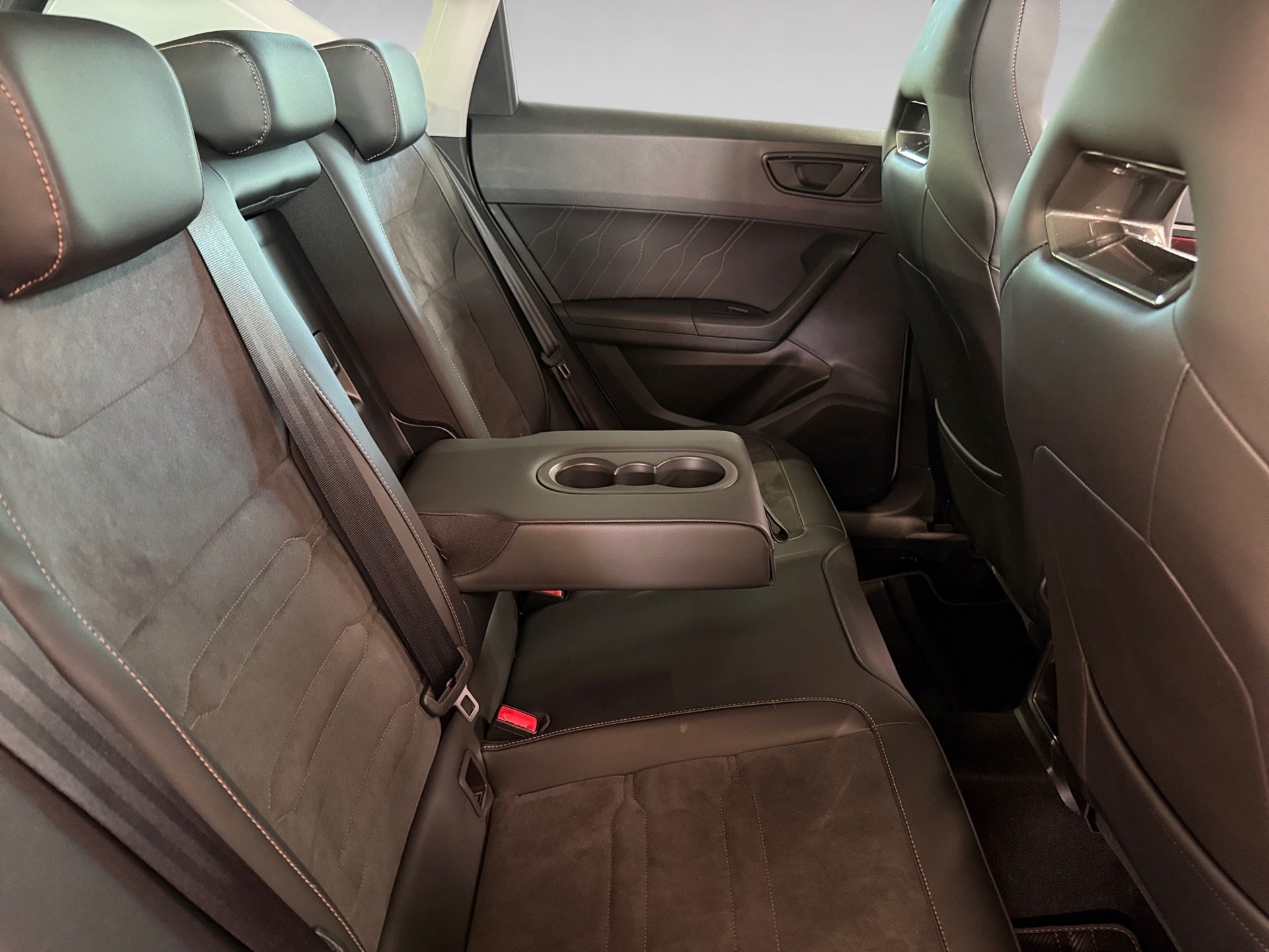 Ateca 1.5 TSI DSG AHK Navi ACC 360° SHZ 360 ACC