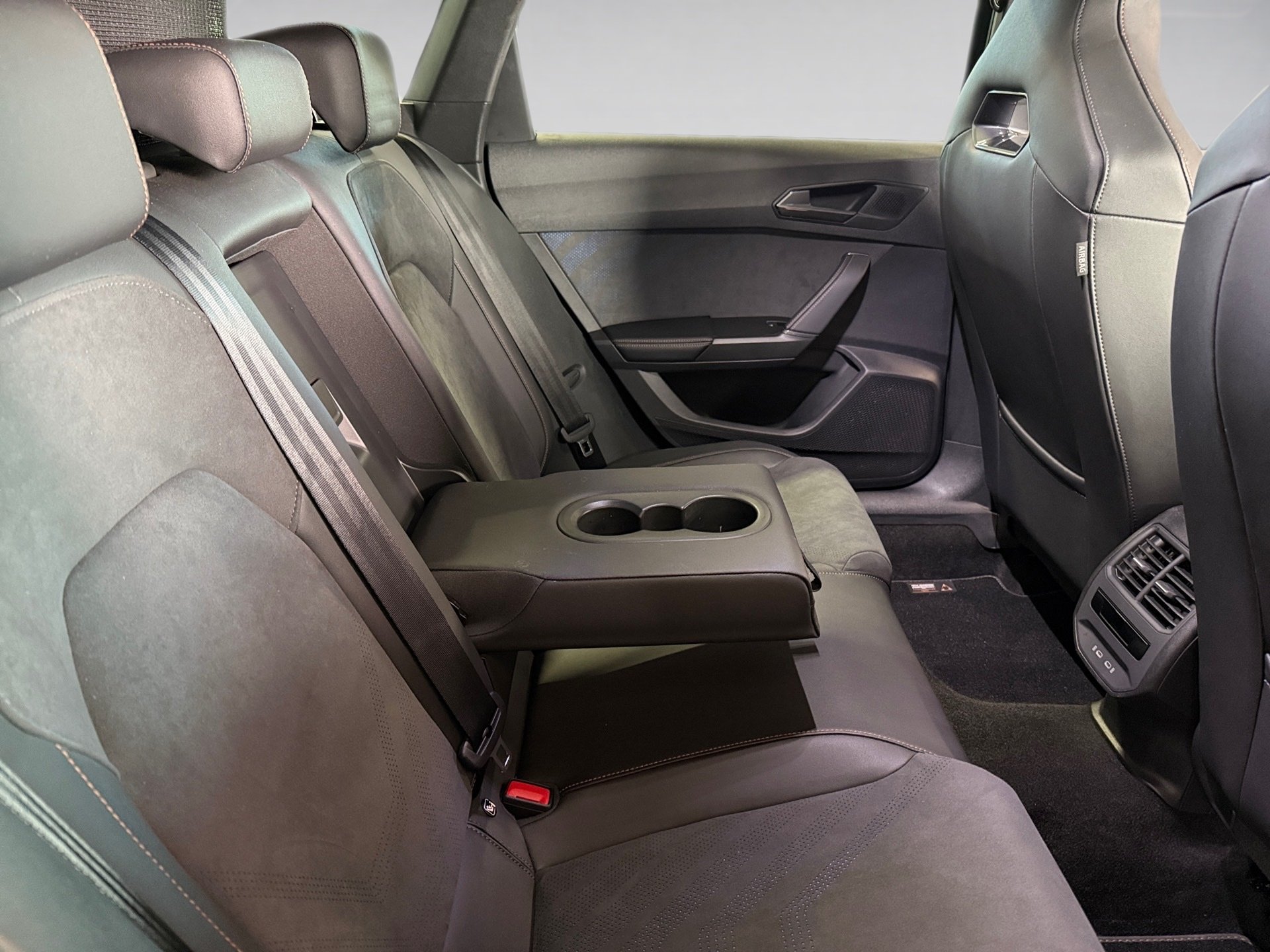Leon Sportstourer 2.0 TDI DSG Edge Matrix Navi ACC RFK