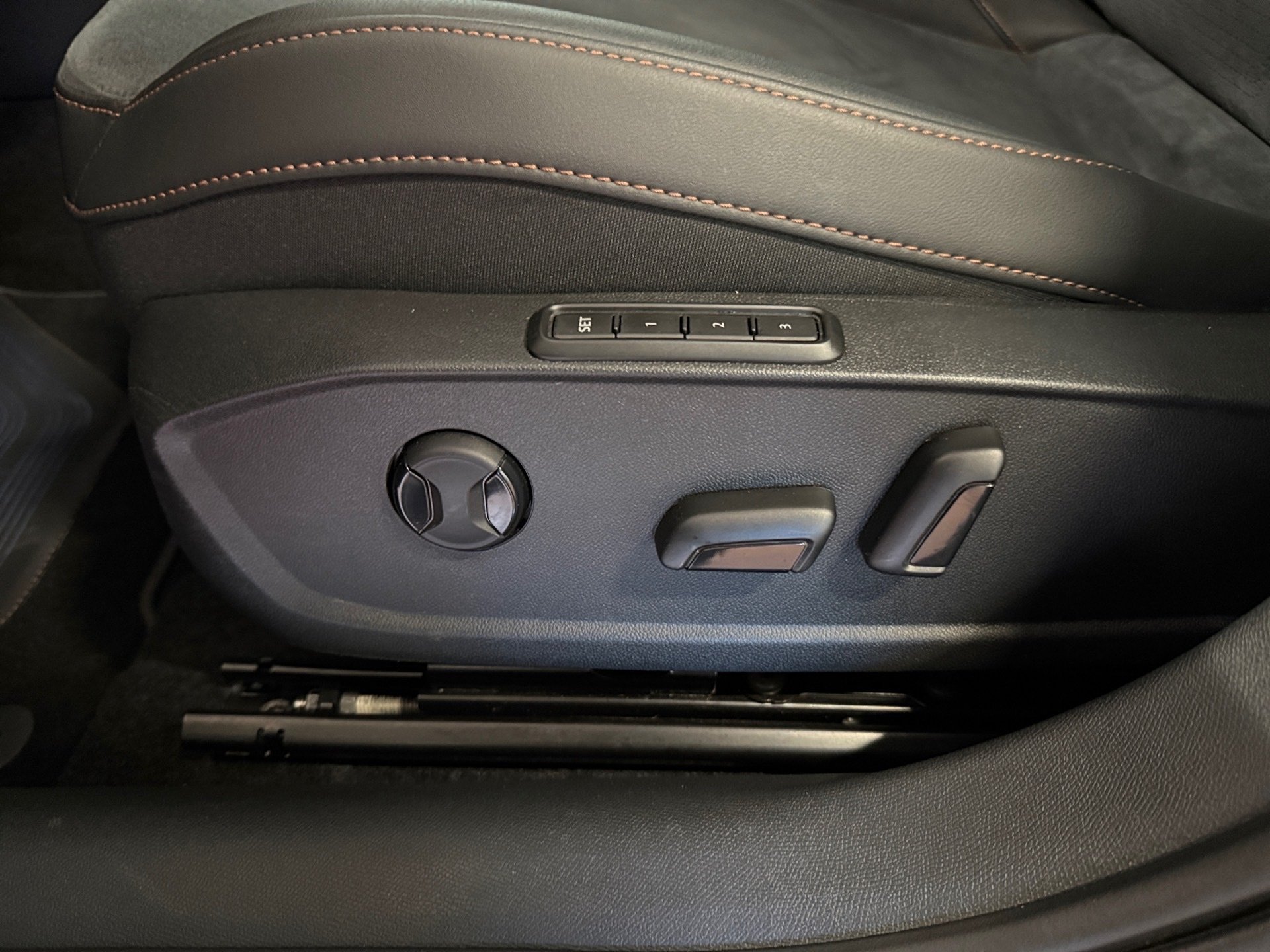 Leon Sportstourer 2.0 TDI DSG Edge Matrix Navi ACC RFK