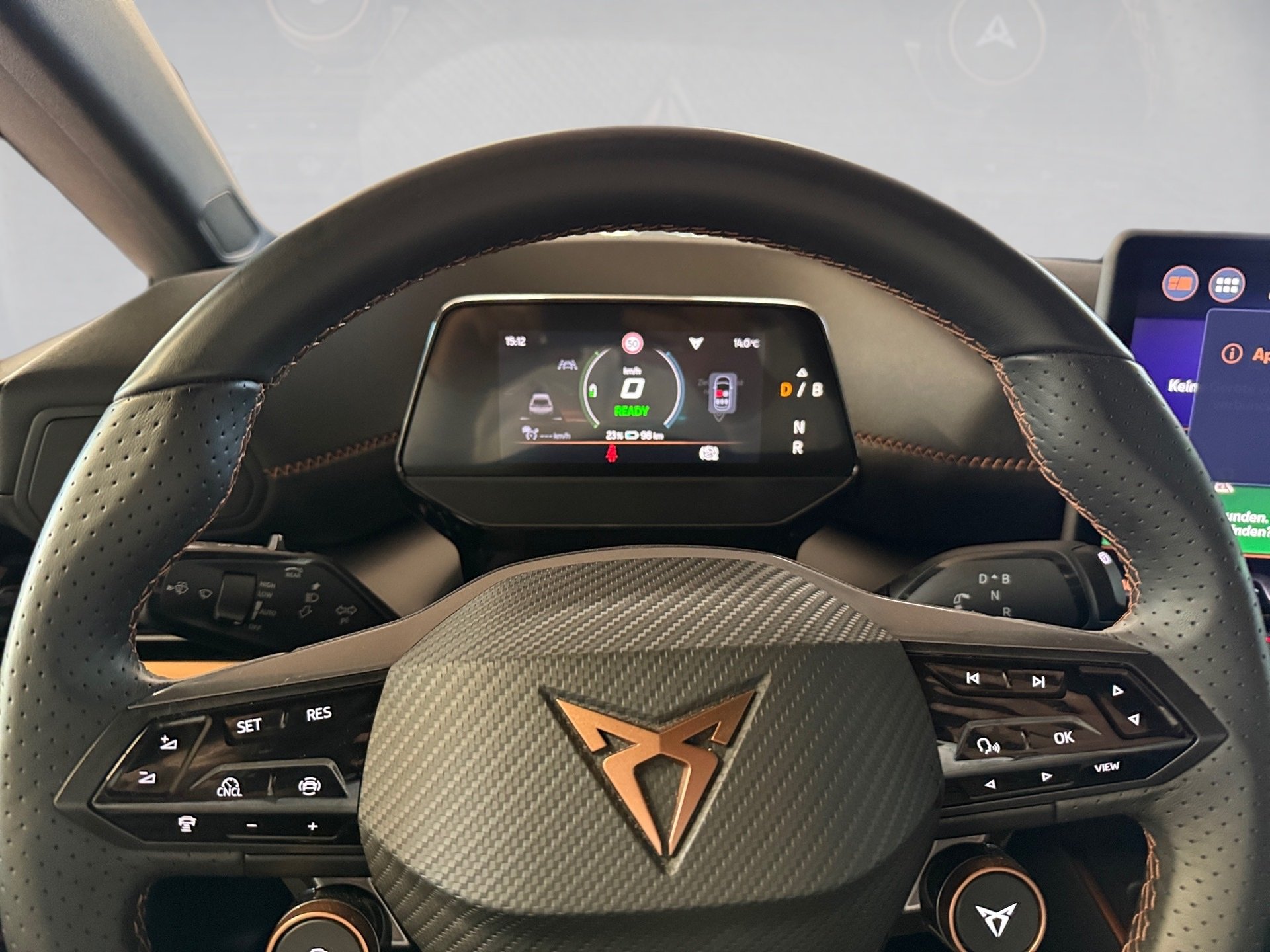 Born e-Boost Wärmepumpe HuD Navi ACC Keyless LED RFK