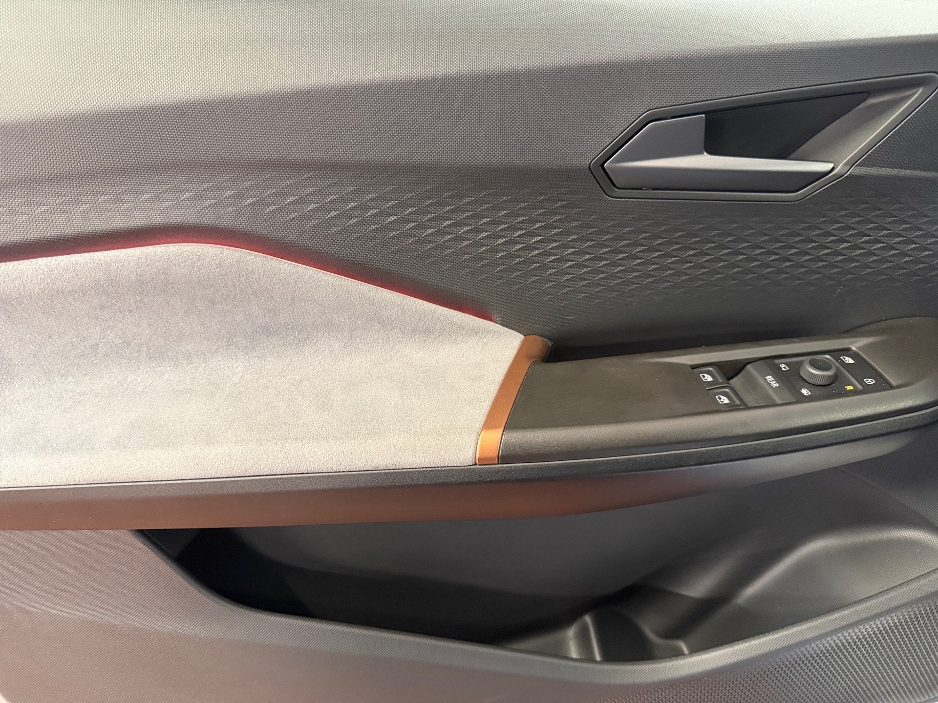 Born e-Boost Wärmepumpe HuD Navi ACC Keyless LED RFK