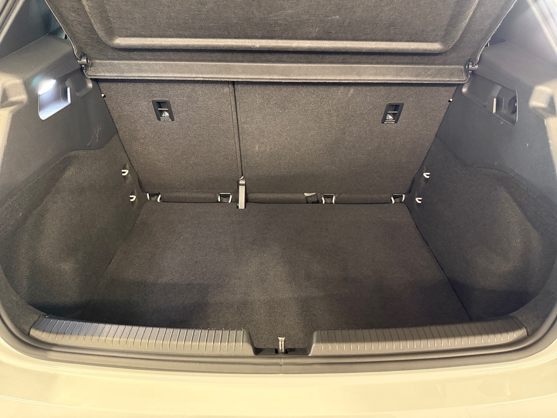 Born e-Boost Wärmepumpe HuD Navi ACC Keyless LED RFK