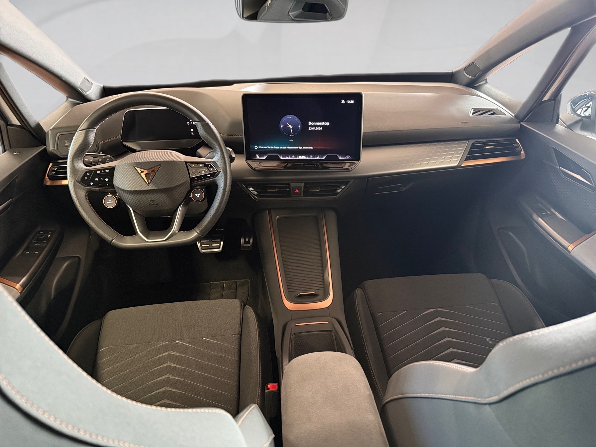 Born e-Boost Wärmepumpe HuD Navi ACC Keyless LED RFK