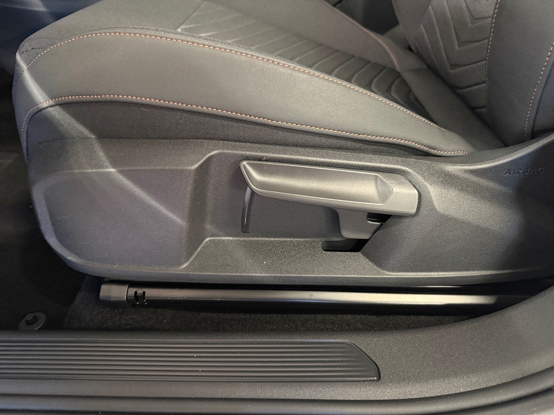 Born e-Boost Wärmepumpe HuD Navi ACC Keyless LED RFK