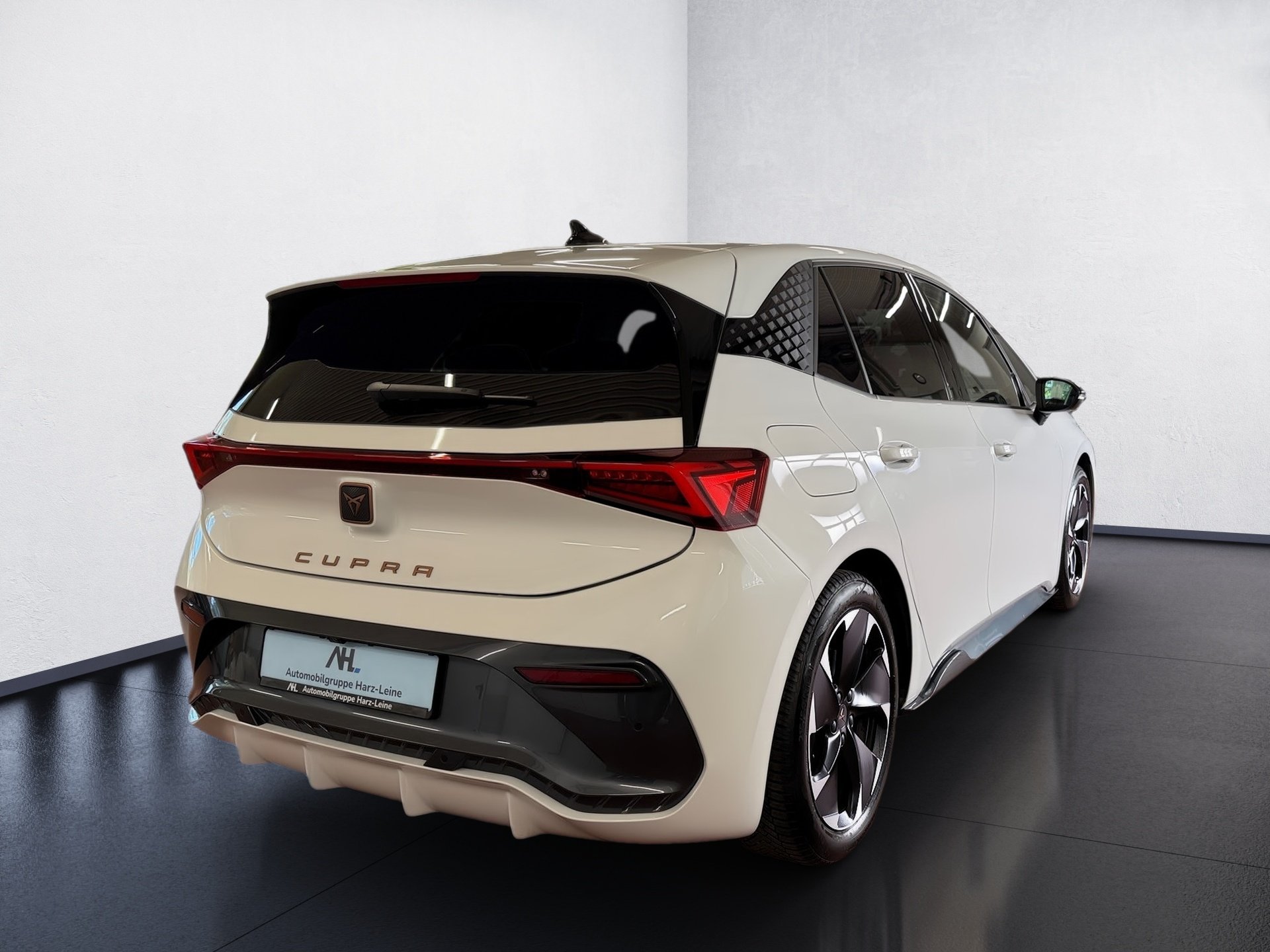 Born e-Boost Wärmepumpe HuD Navi ACC Keyless LED RFK