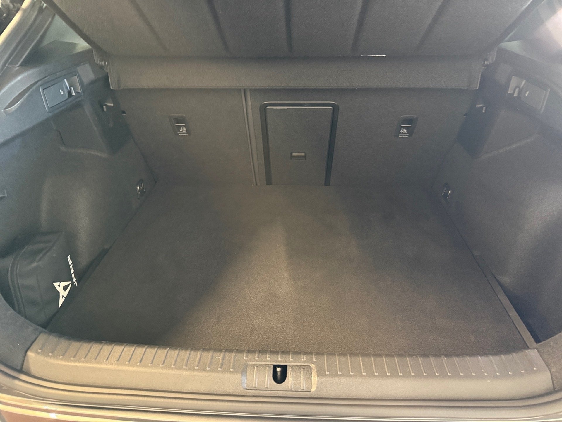 Formentor VZ 1.4 TSI e-Hybrid DSG LED Navi ACC AHK