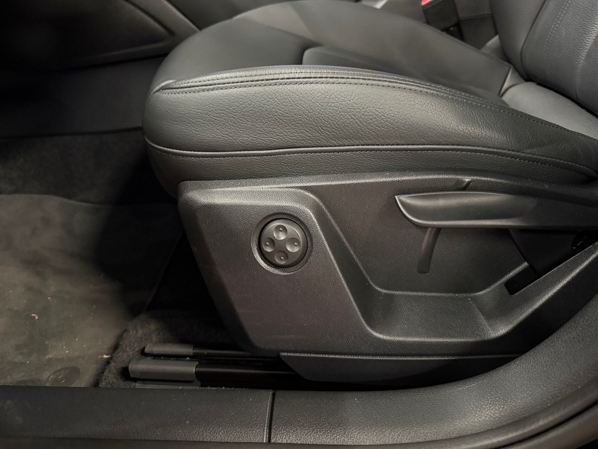 Q2 35 TFSI S line S-tronic LED Navi GRA RFK Optik schwarz