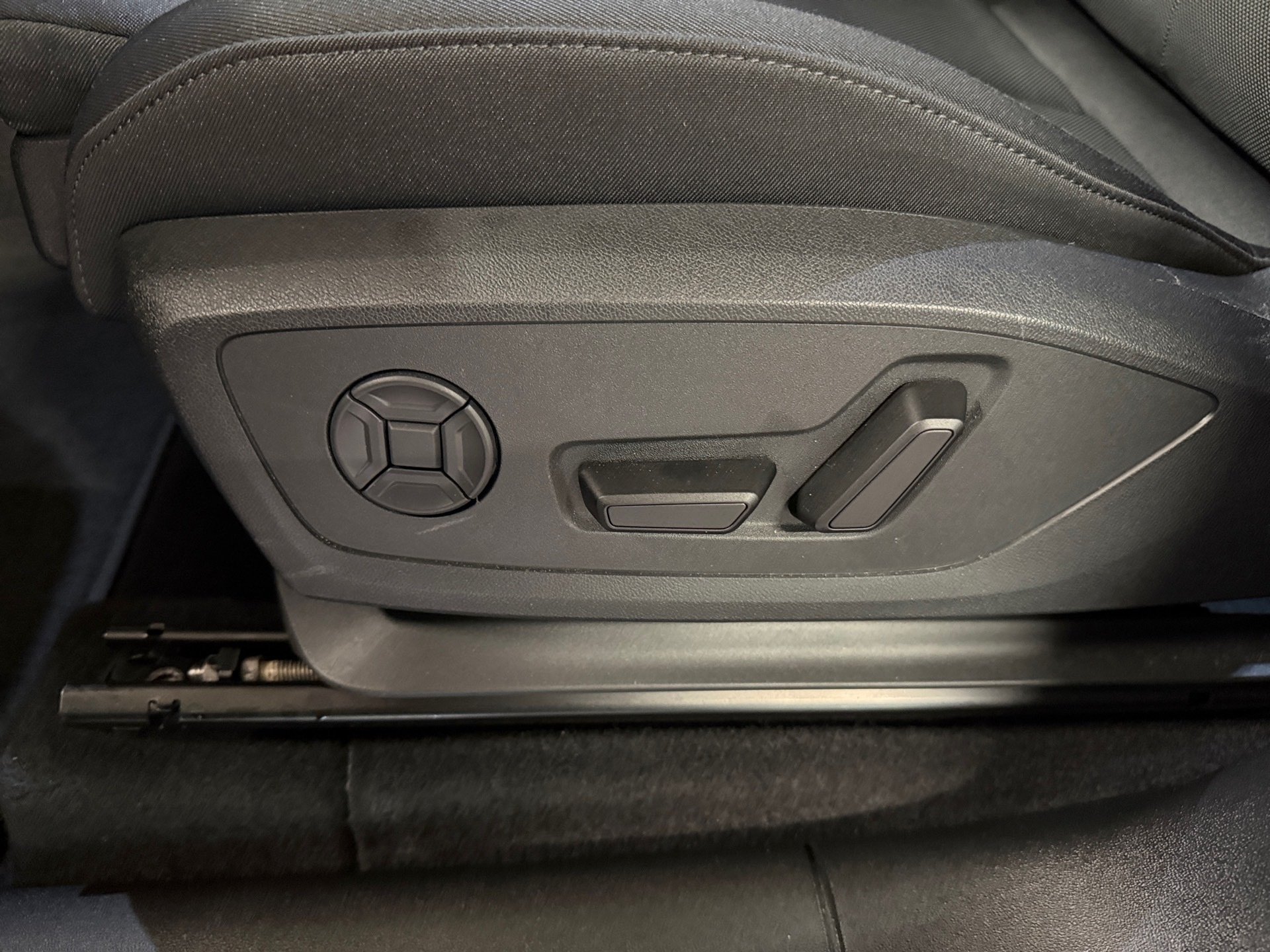 Q6 e-tron S line quattro Matrix HuD Pano 360° ACC B&O Wärmepumpe