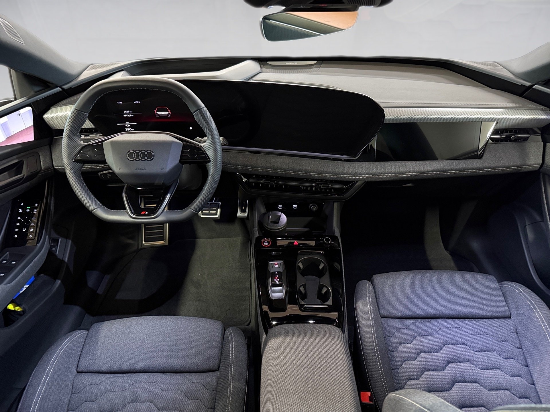 A6 Avant e-tron edition one S line Matrix AHK Pano Luft HuD B&O