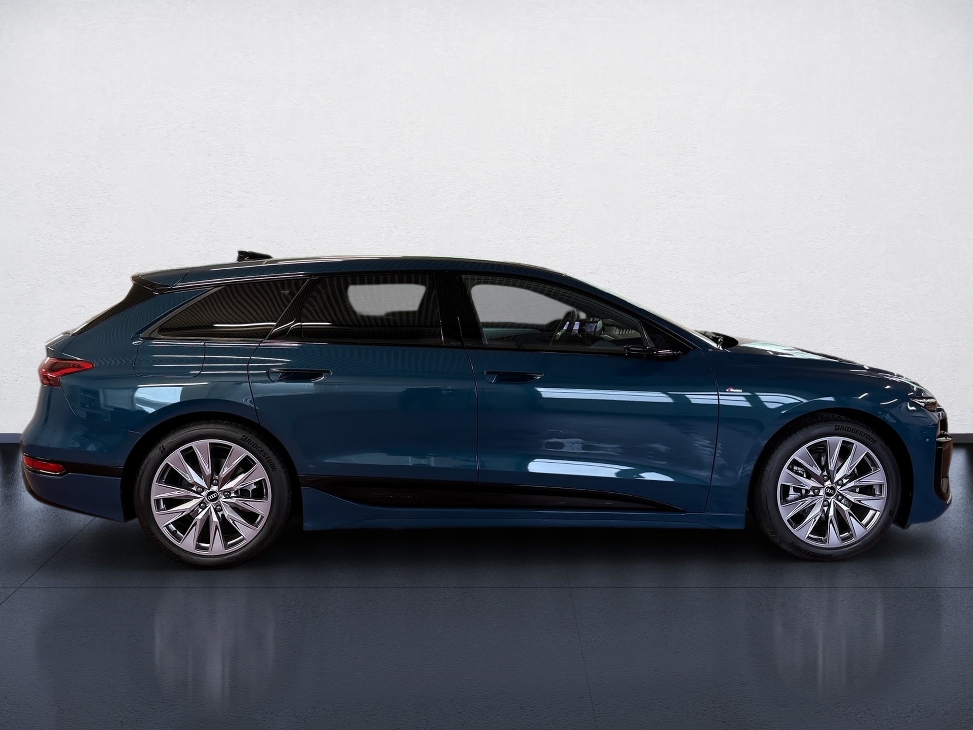 A6 Avant e-tron edition one S line Matrix AHK Pano Luft HuD B&O