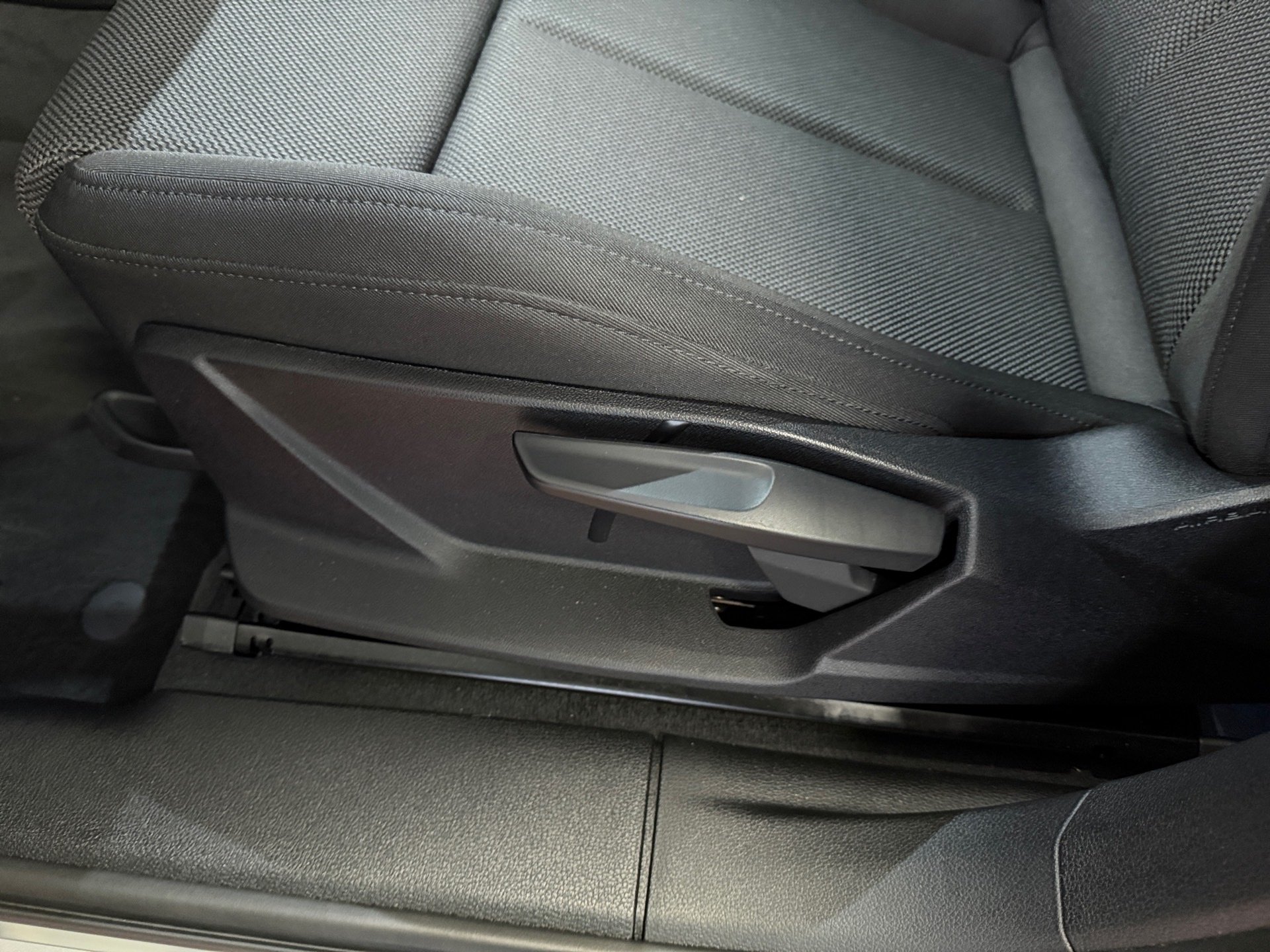 Q3 35 TDI advanced S-tronic AHK Navi ACC Sitzhzg.