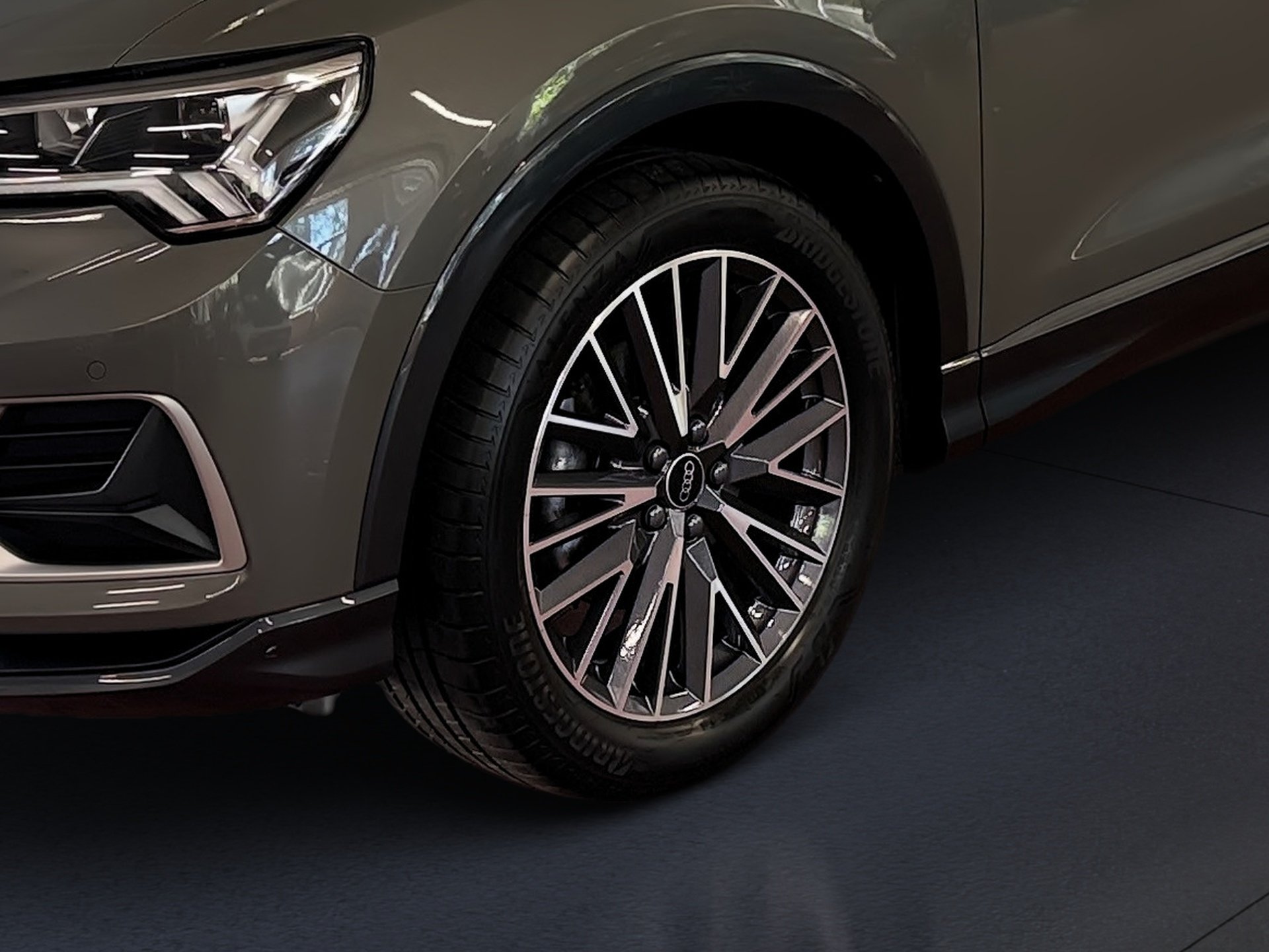 Q3 35 TFSI advanced S-tronic AHK LED Navi ACC LM