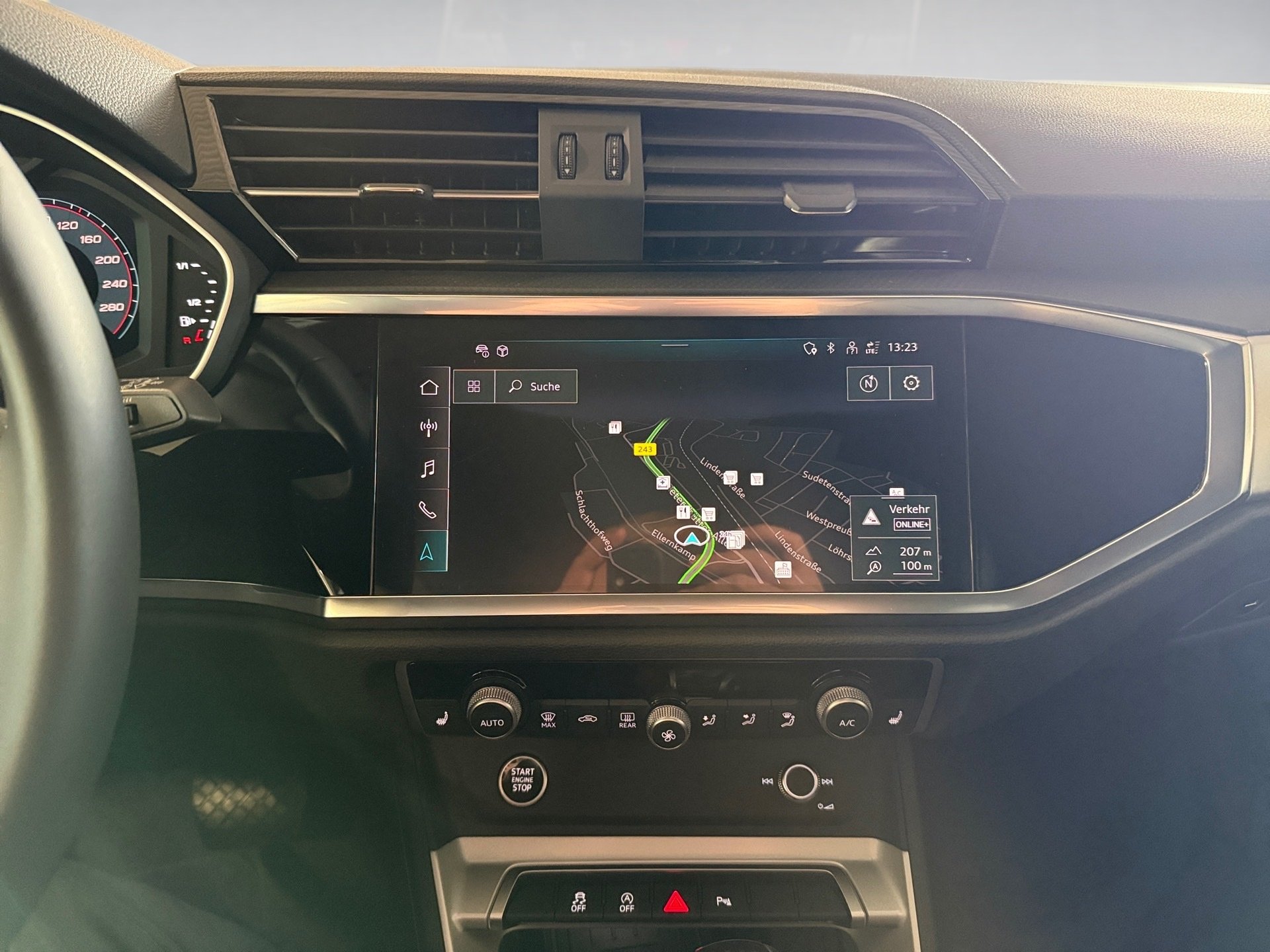 Q3 35 TFSI advanced S-tronic AHK LED Navi ACC LM