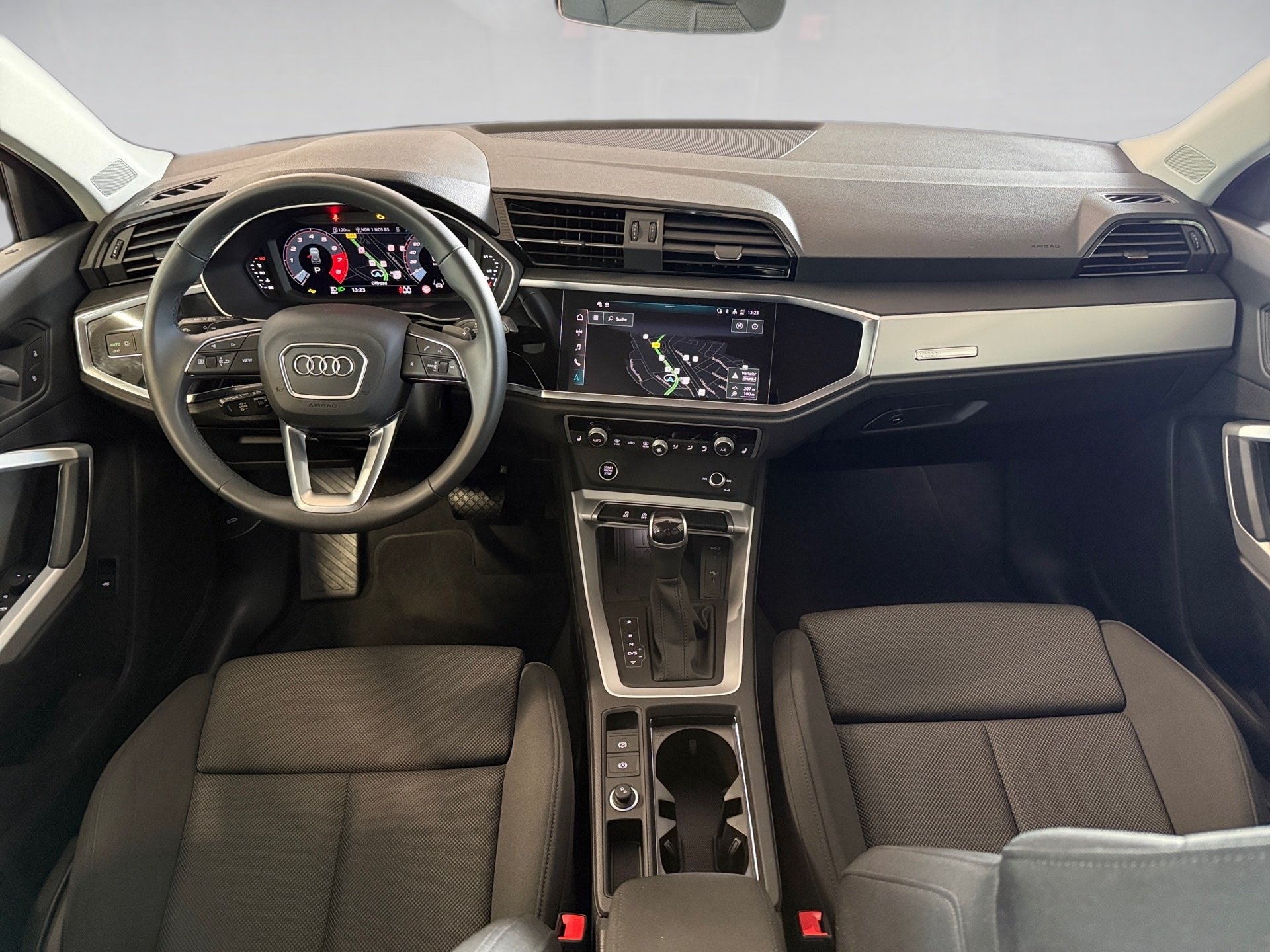Q3 35 TFSI advanced S-tronic AHK LED Navi ACC LM