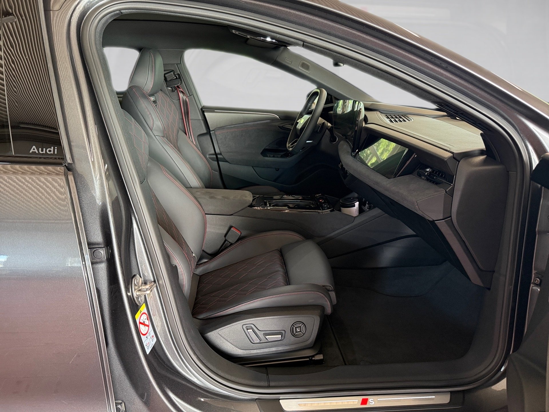 A6 Sportback e-tron S line AHK Luft Pano Matrix B&O HuD