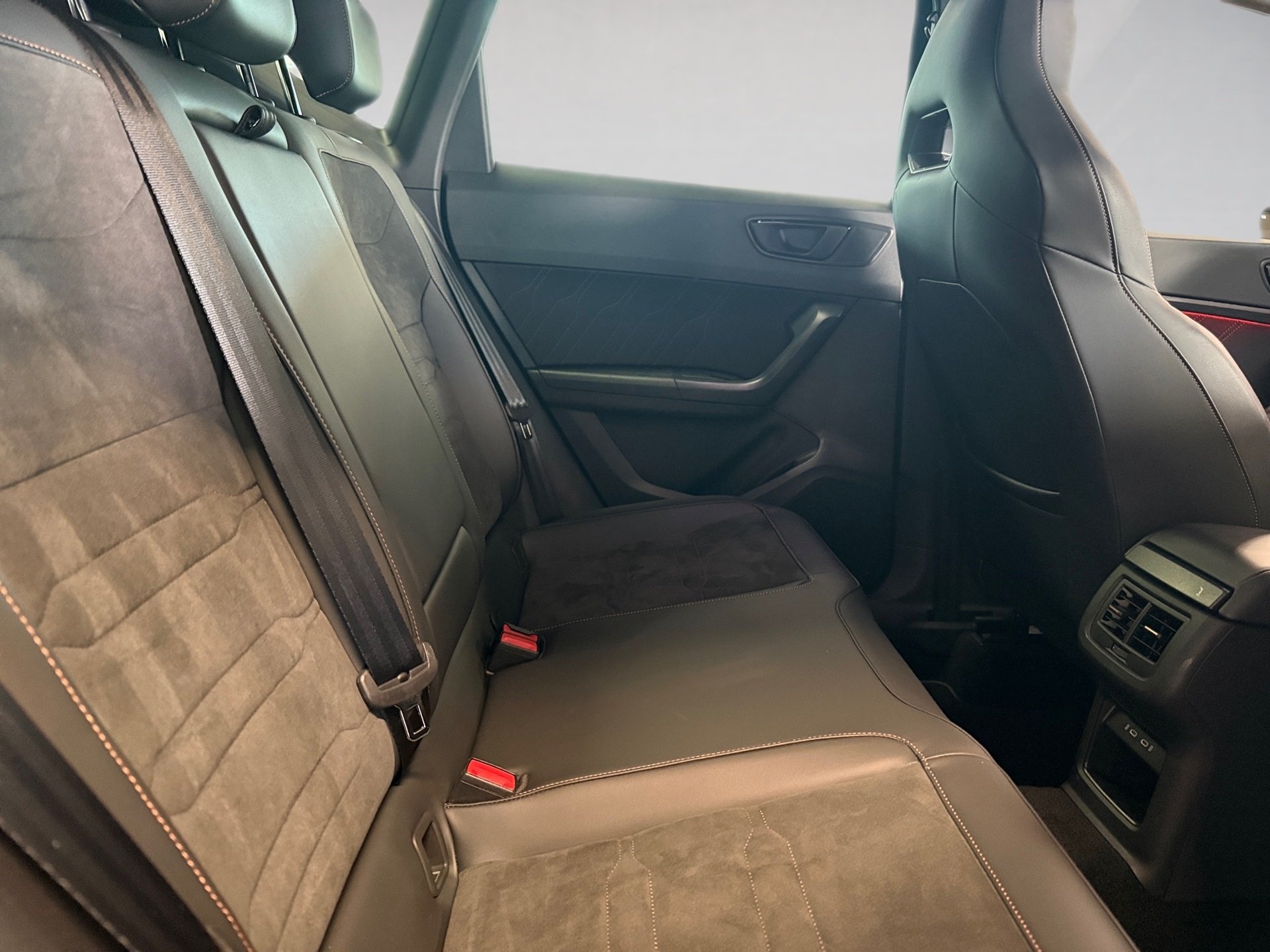Ateca 2.0 TSI 4Drive DSG LED Navi ACC Pano 360