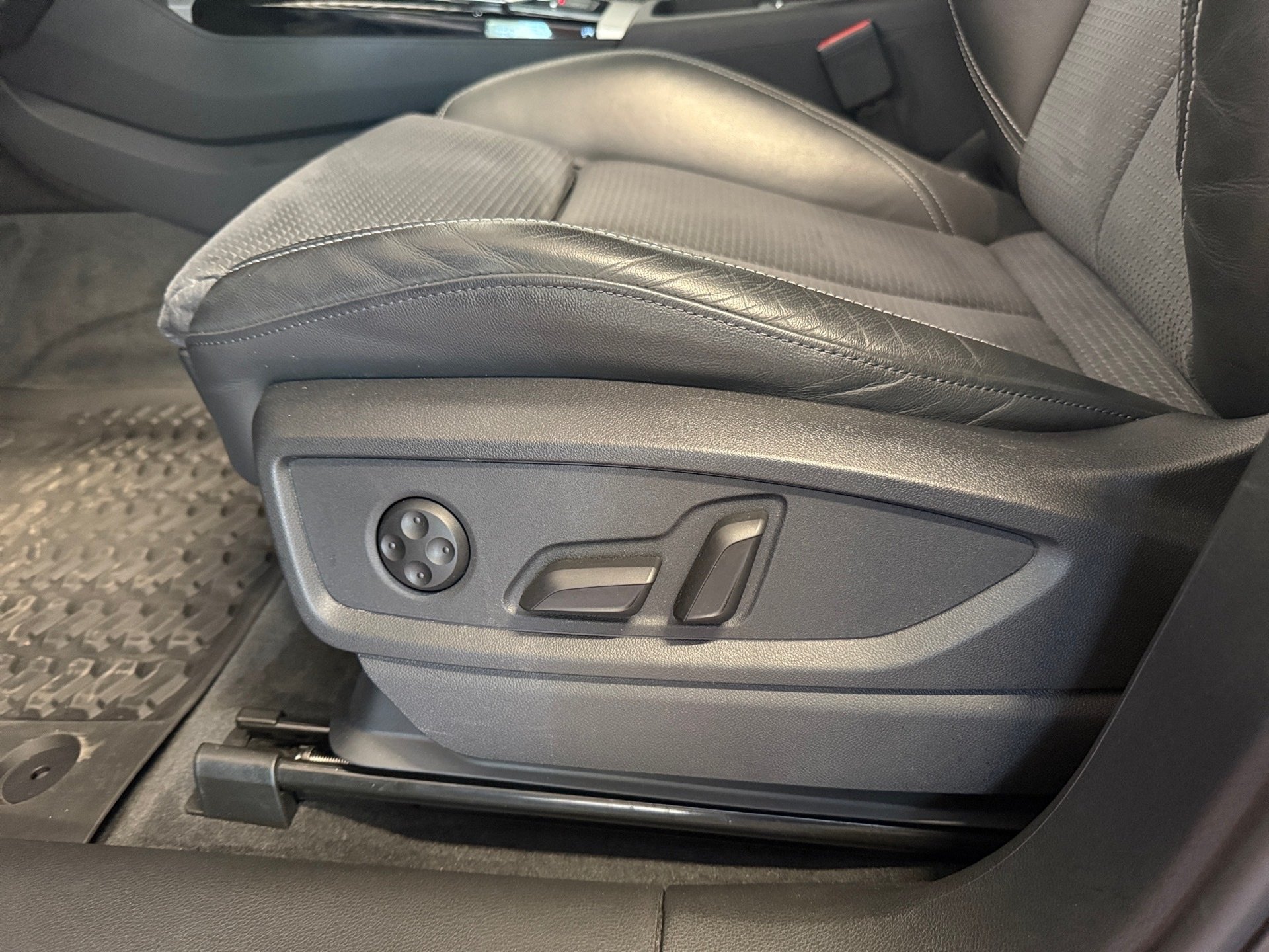 Q5 50 TDI S line quattro Tiptronic Matrix HuD Pano Luft AHK
