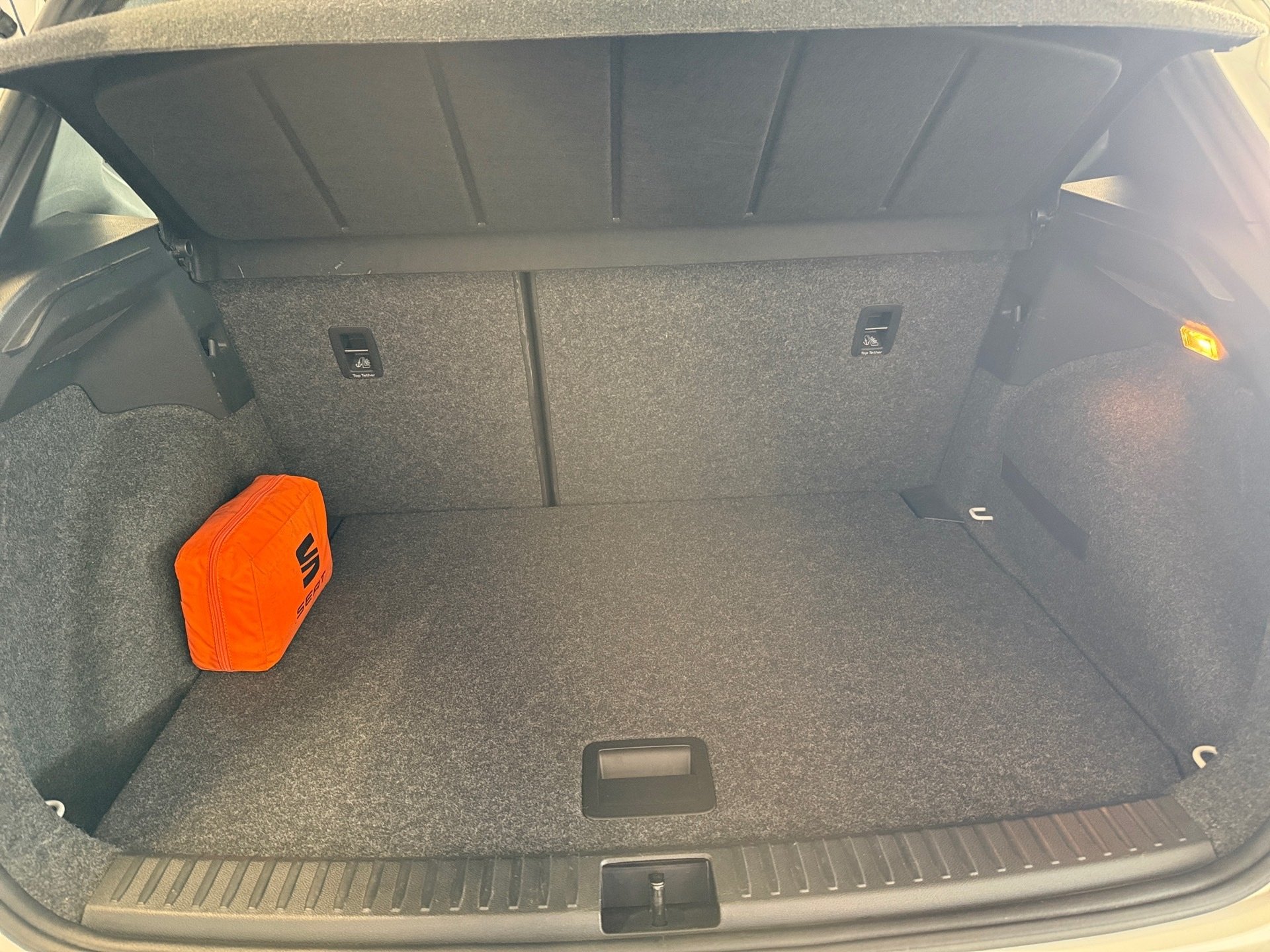 Arona 1.0 TSI Xperience DSG LED Navi ACC AHK RFK