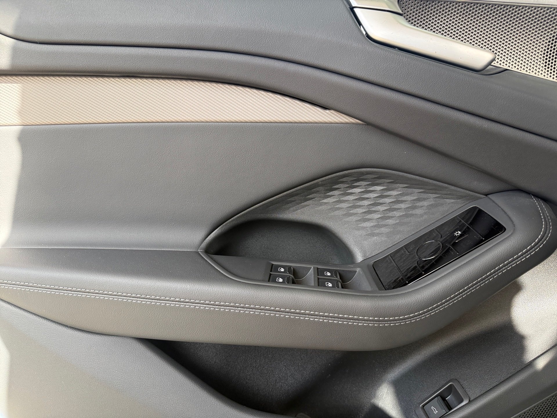 A6 Avant TDI S line quattro S-tronic Matrix AHK HuD Pano 360°