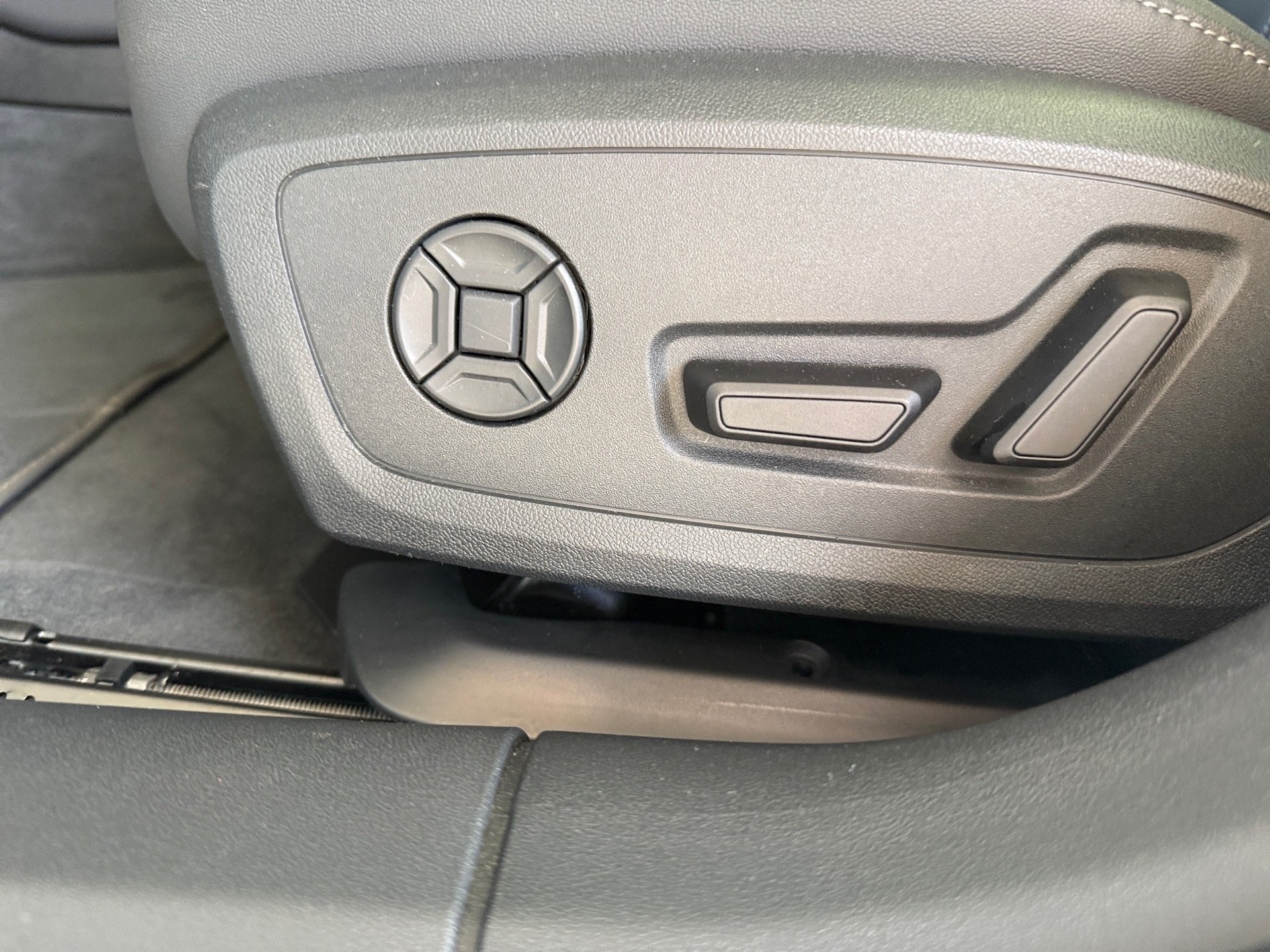 A6 Avant TDI S line quattro S-tronic Matrix AHK HuD Pano 360°