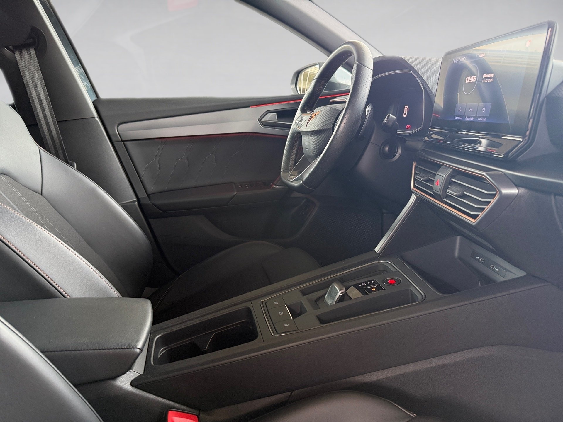 Leon Sportstourer 2.0 TSI DSG Navi LED ACC DCC RFK FullLink