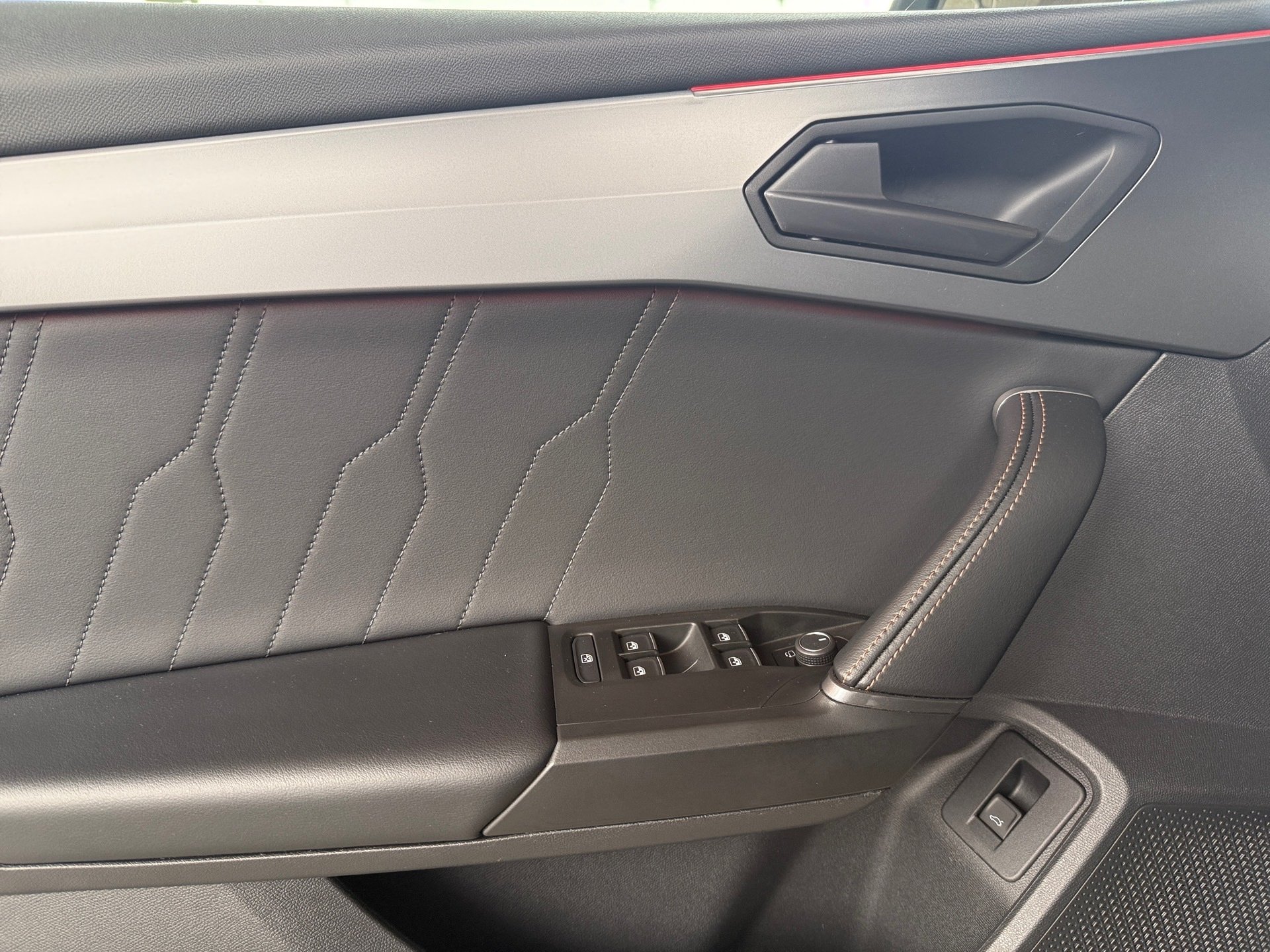 Leon Sportstourer 2.0 TSI DSG Navi LED ACC DCC RFK FullLink