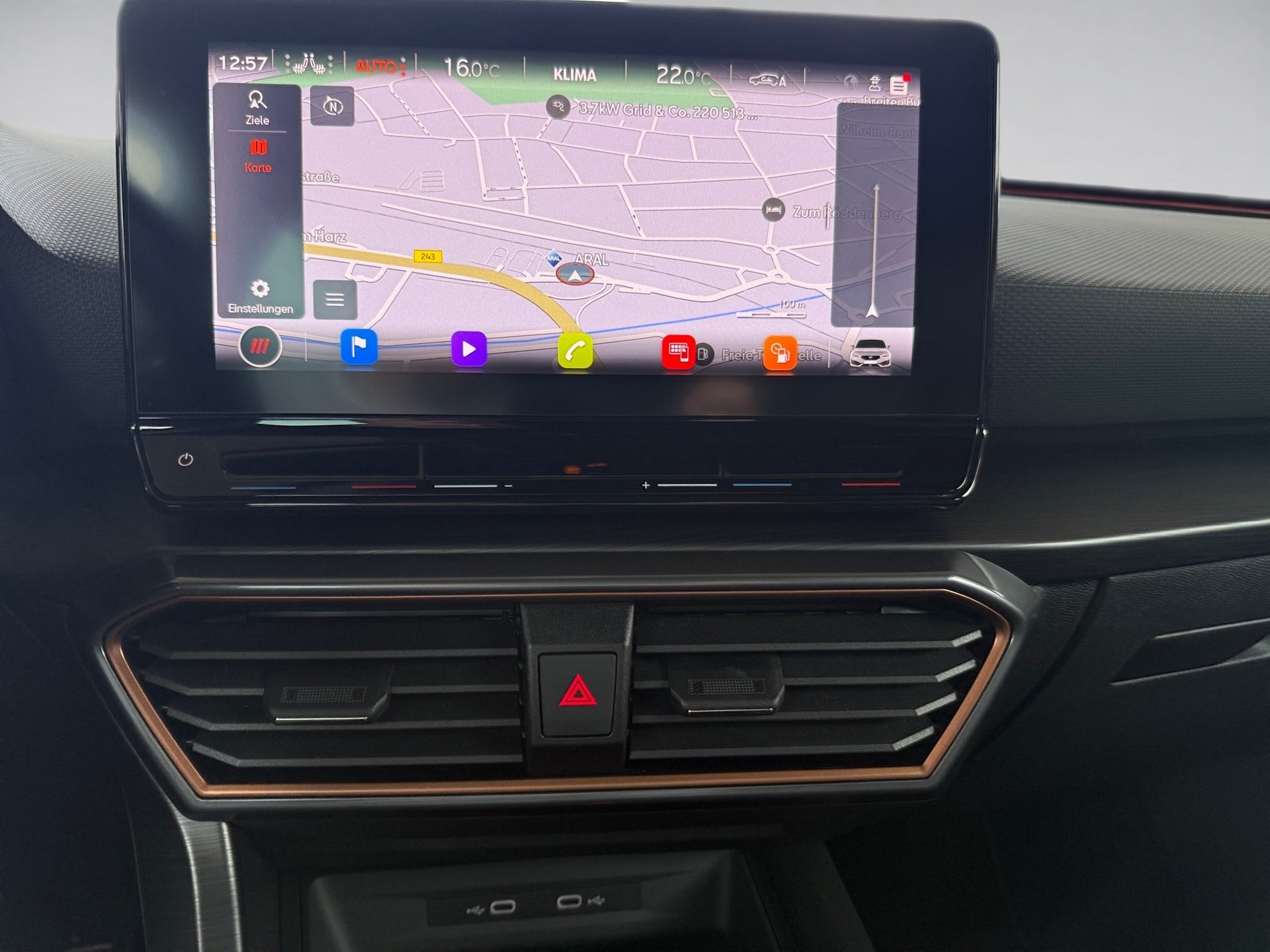 Leon Sportstourer 2.0 TSI DSG Navi LED ACC DCC RFK FullLink