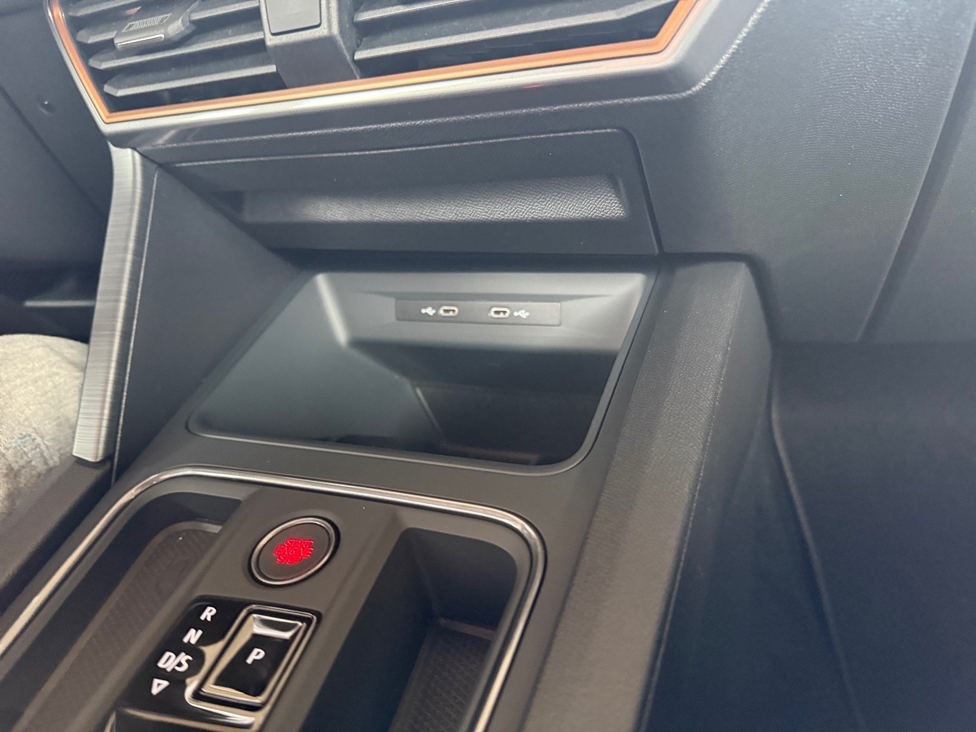 Leon Sportstourer 2.0 TSI DSG Navi LED ACC DCC RFK FullLink